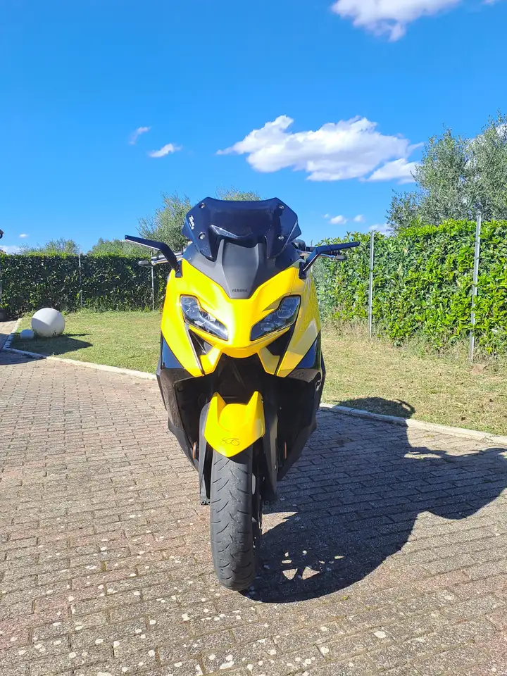 Yamaha TMAX 560 usata a Grosseto per € 11.800