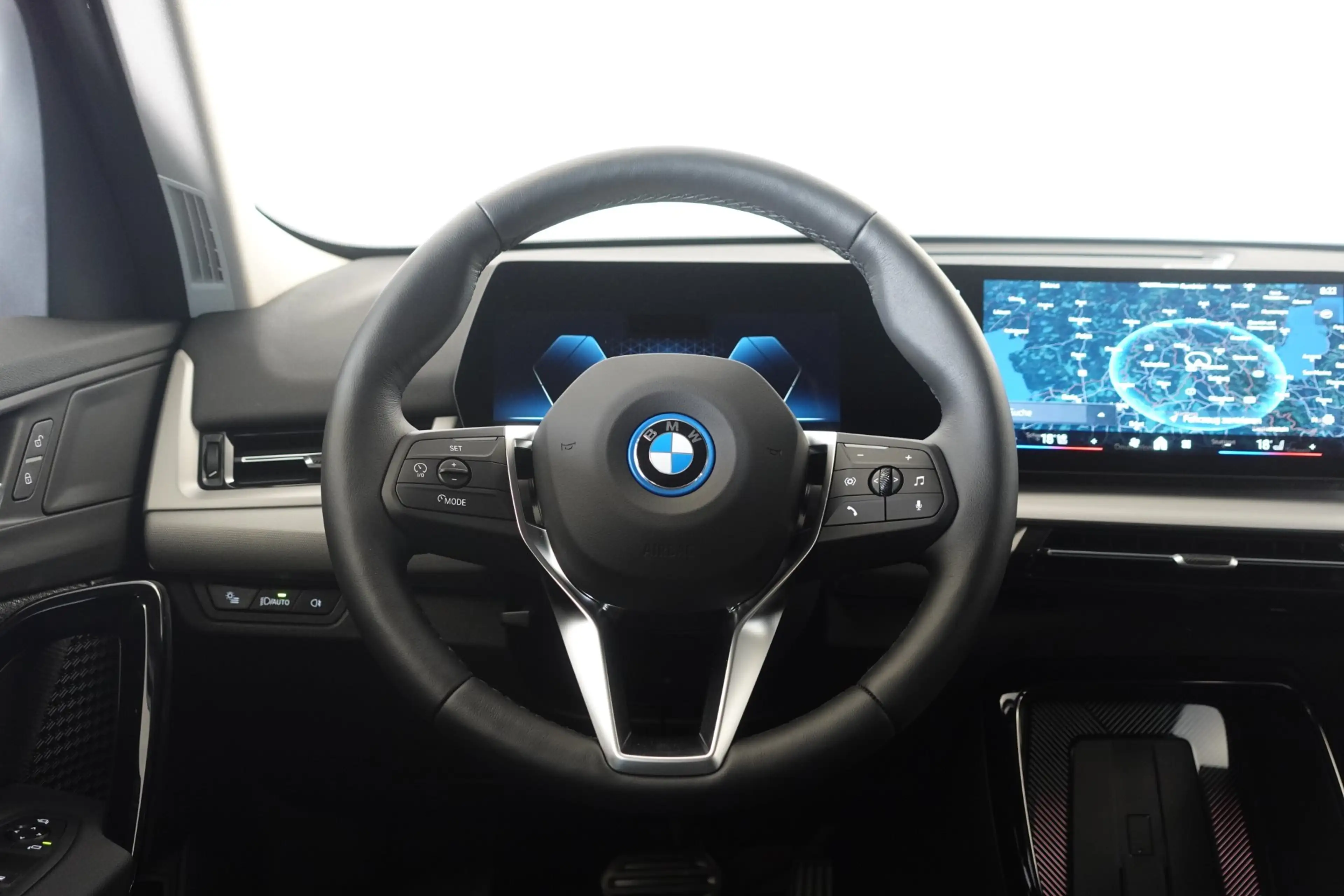 BMW iX2 eDrive20 U10 — photo 10