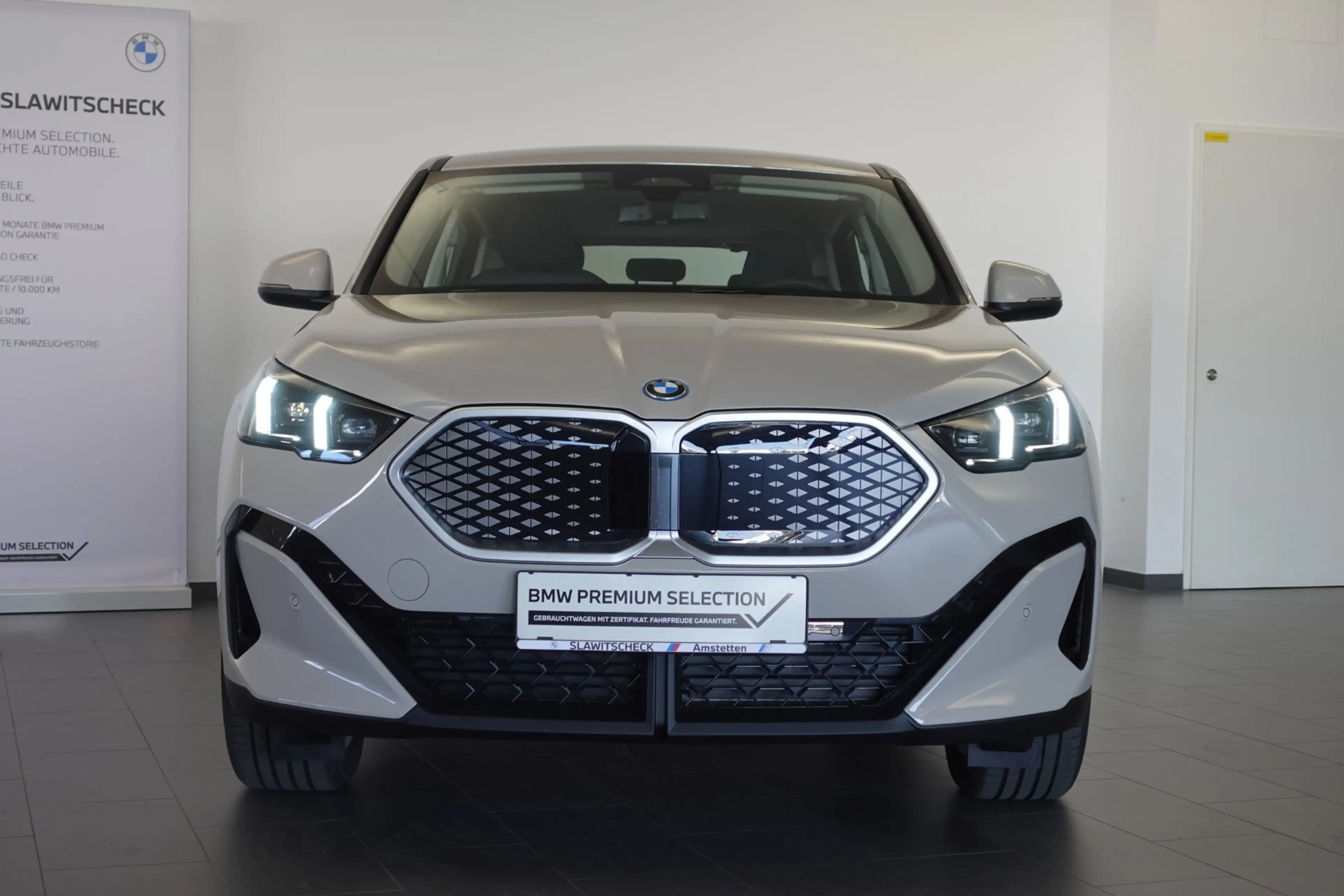 BMW iX2 eDrive20 U10 — photo 2