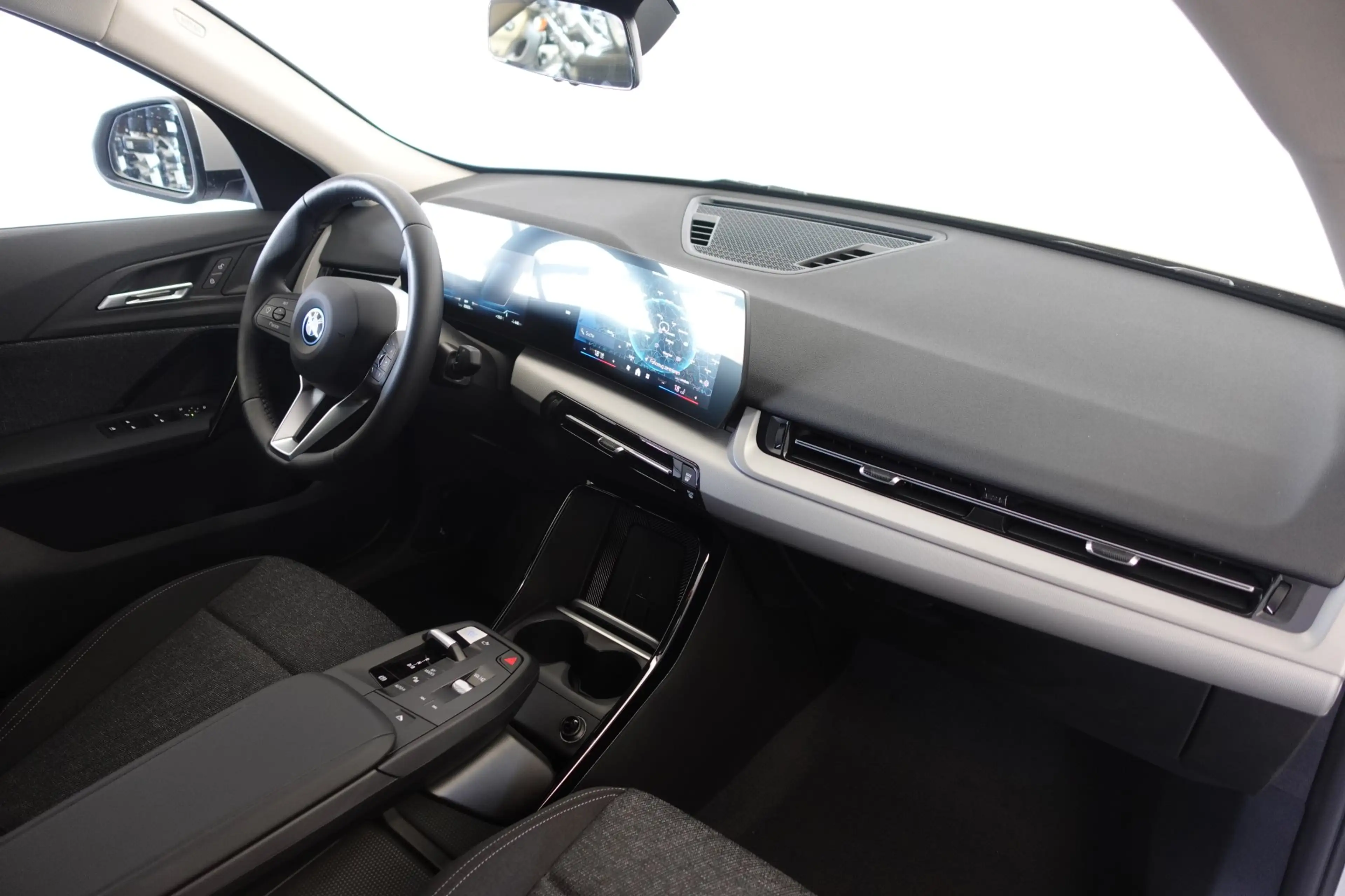 BMW iX2 eDrive20 U10 — photo 5