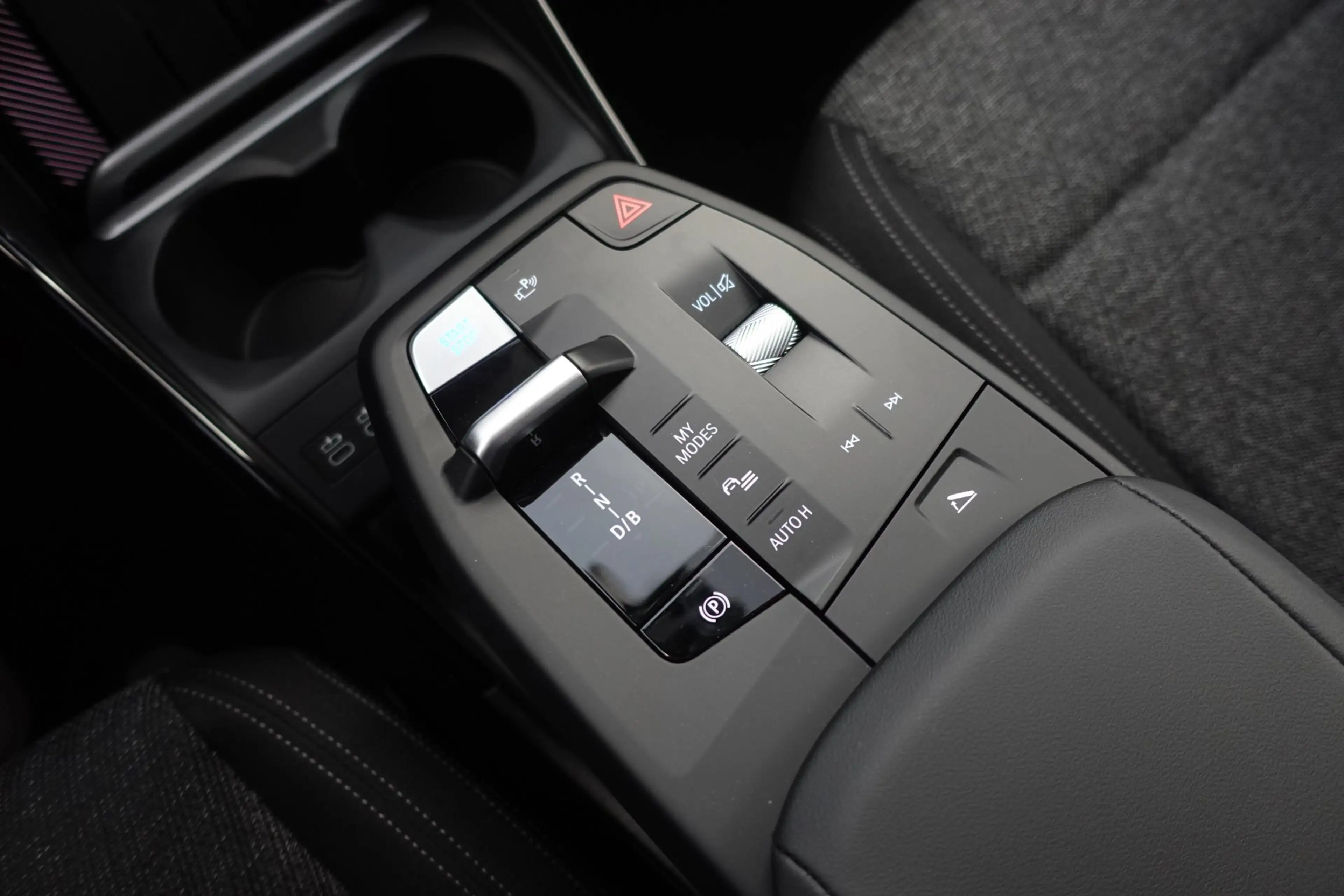 BMW iX2 eDrive20 U10 — photo 15