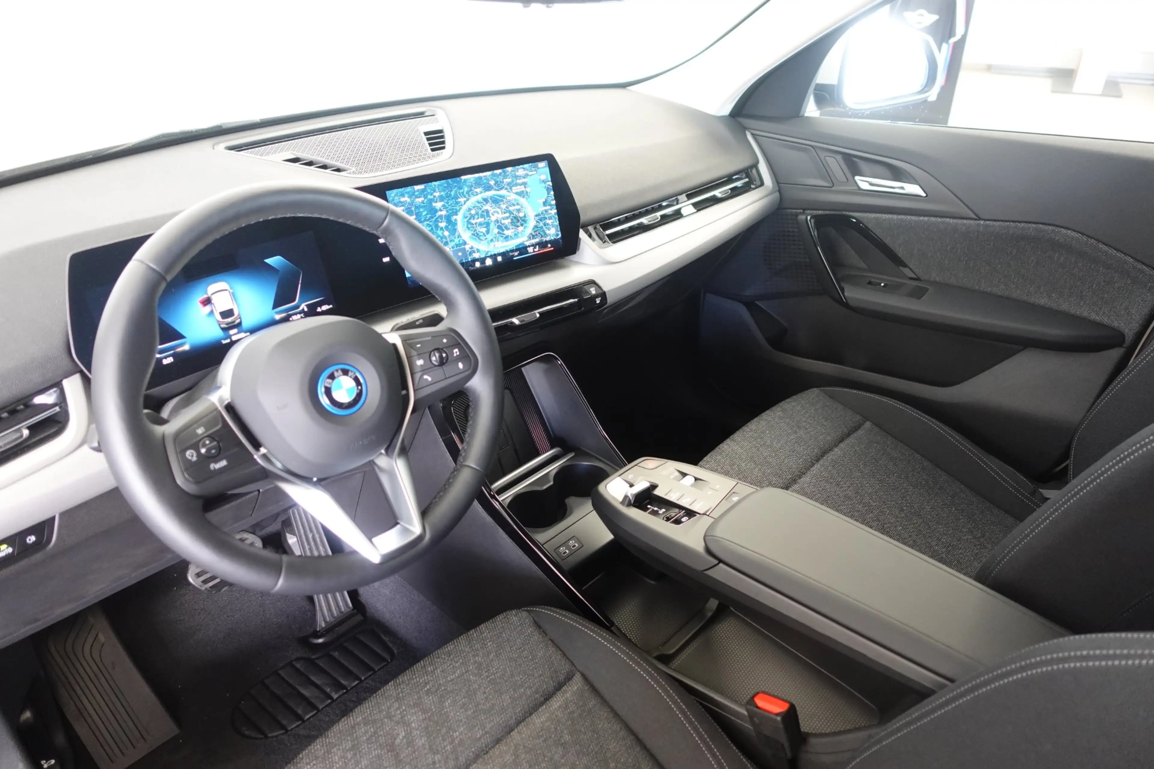 BMW iX2 eDrive20 U10 — photo 7