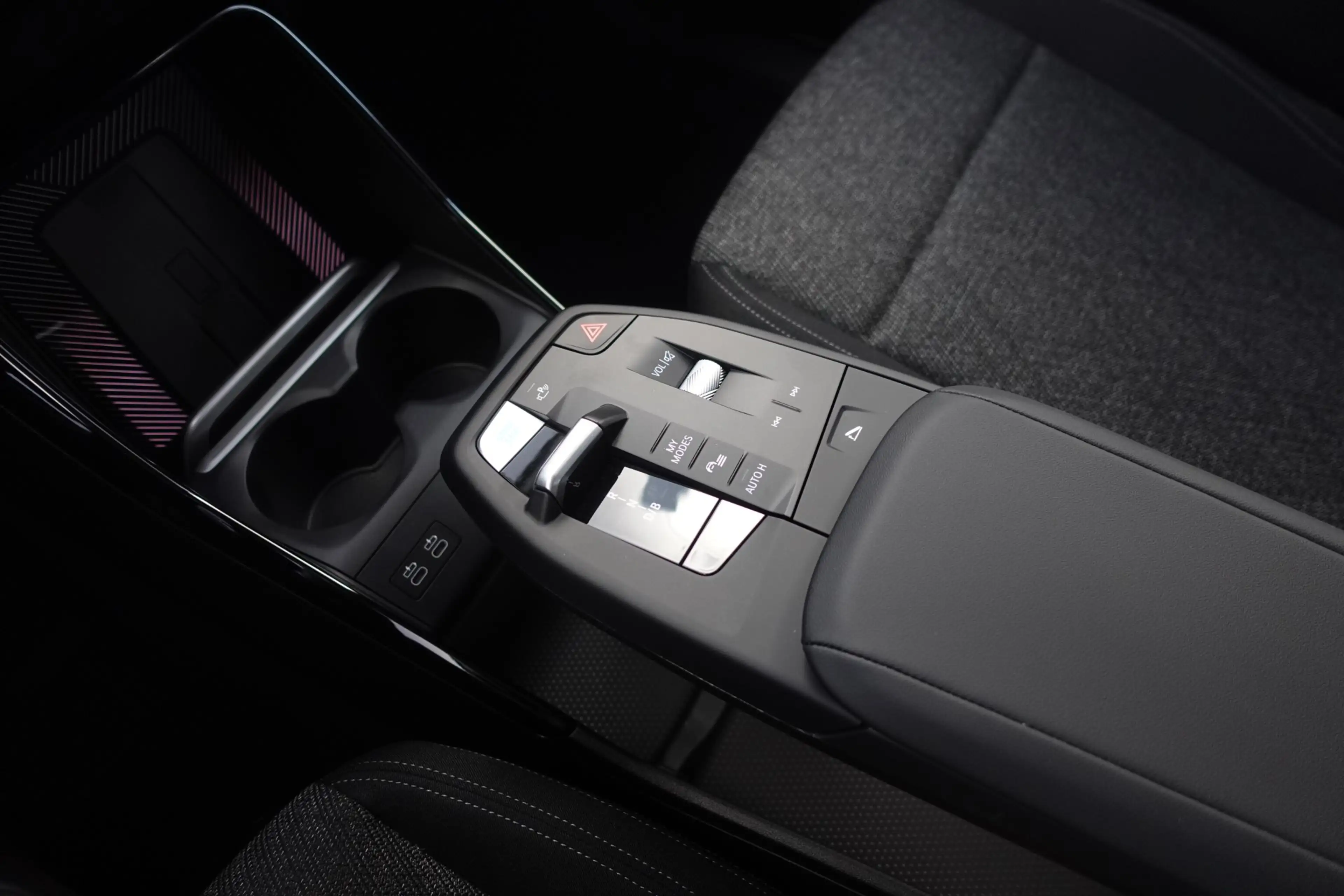 BMW iX2 eDrive20 U10 — photo 14