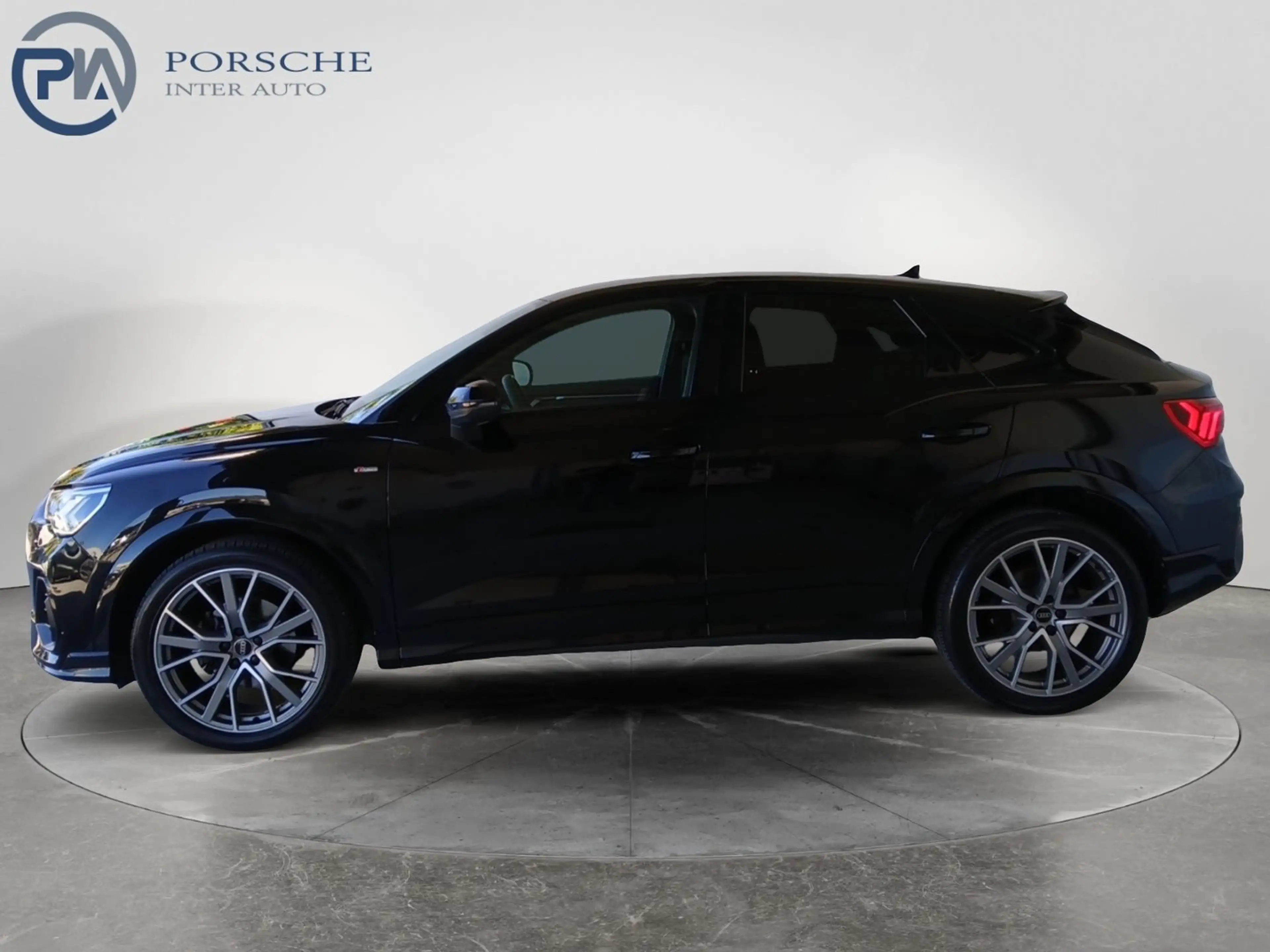 Audi Q3 35 TFSI admired — photo 2