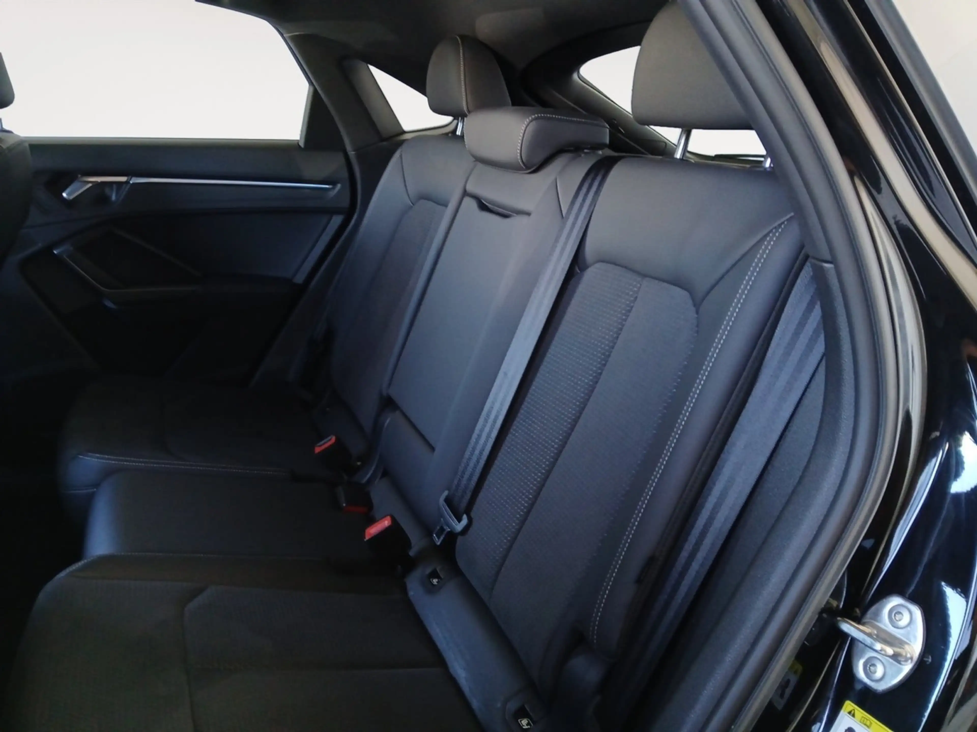 Audi Q3 35 TFSI admired — photo 15