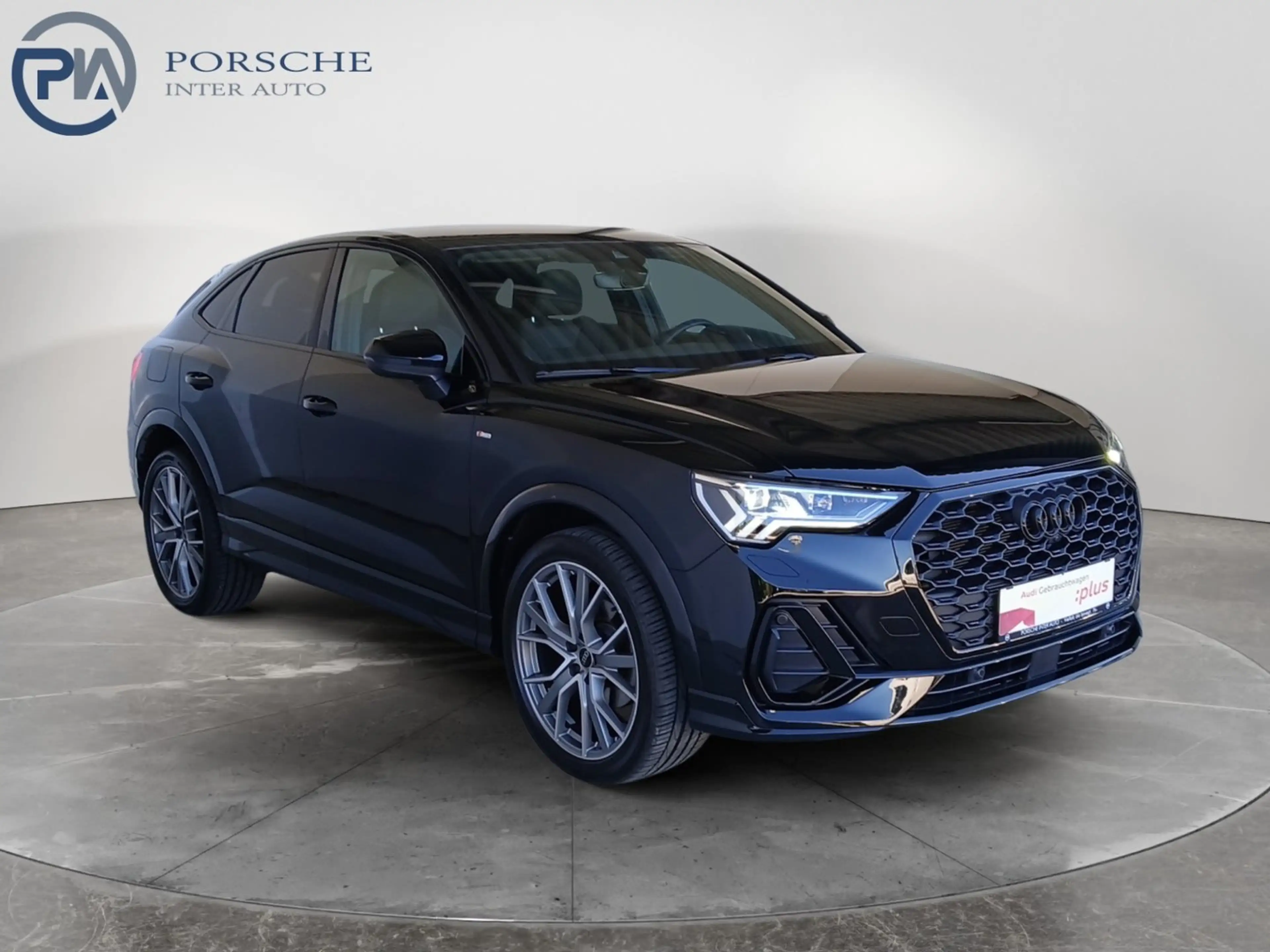 Audi Q3 35 TFSI admired — photo 7