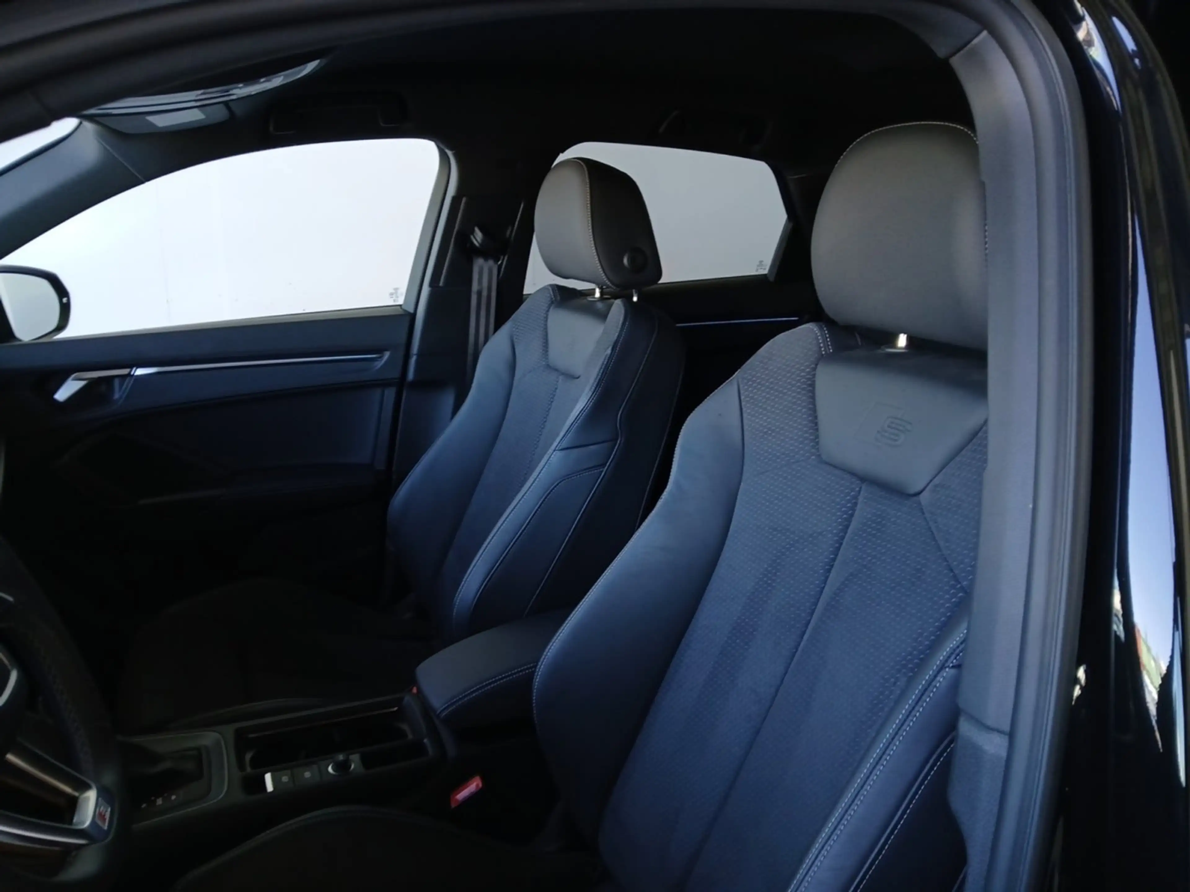 Audi Q3 35 TFSI admired — photo 10