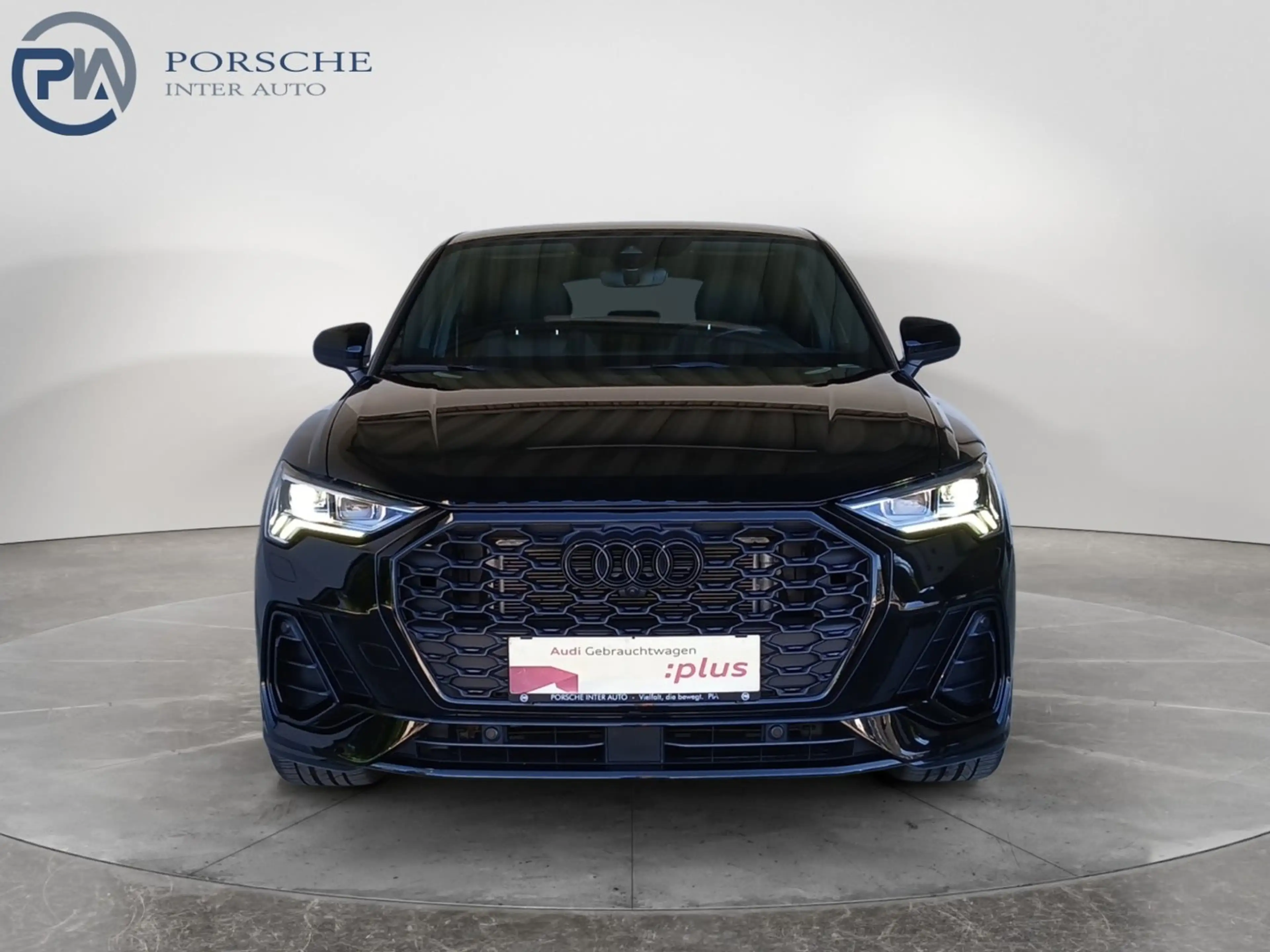 Audi Q3 35 TFSI admired — photo 8