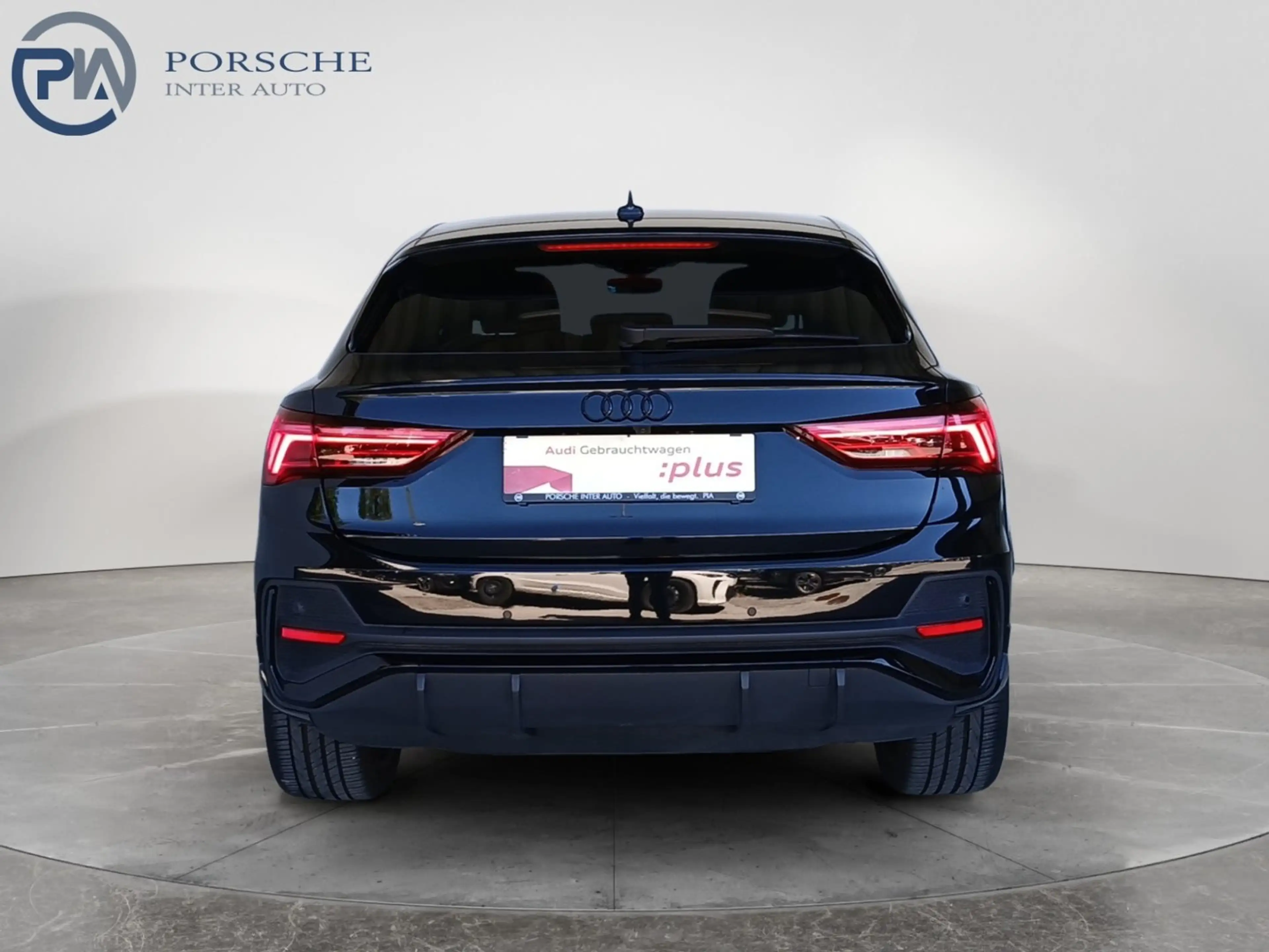 Audi Q3 35 TFSI admired — photo 4