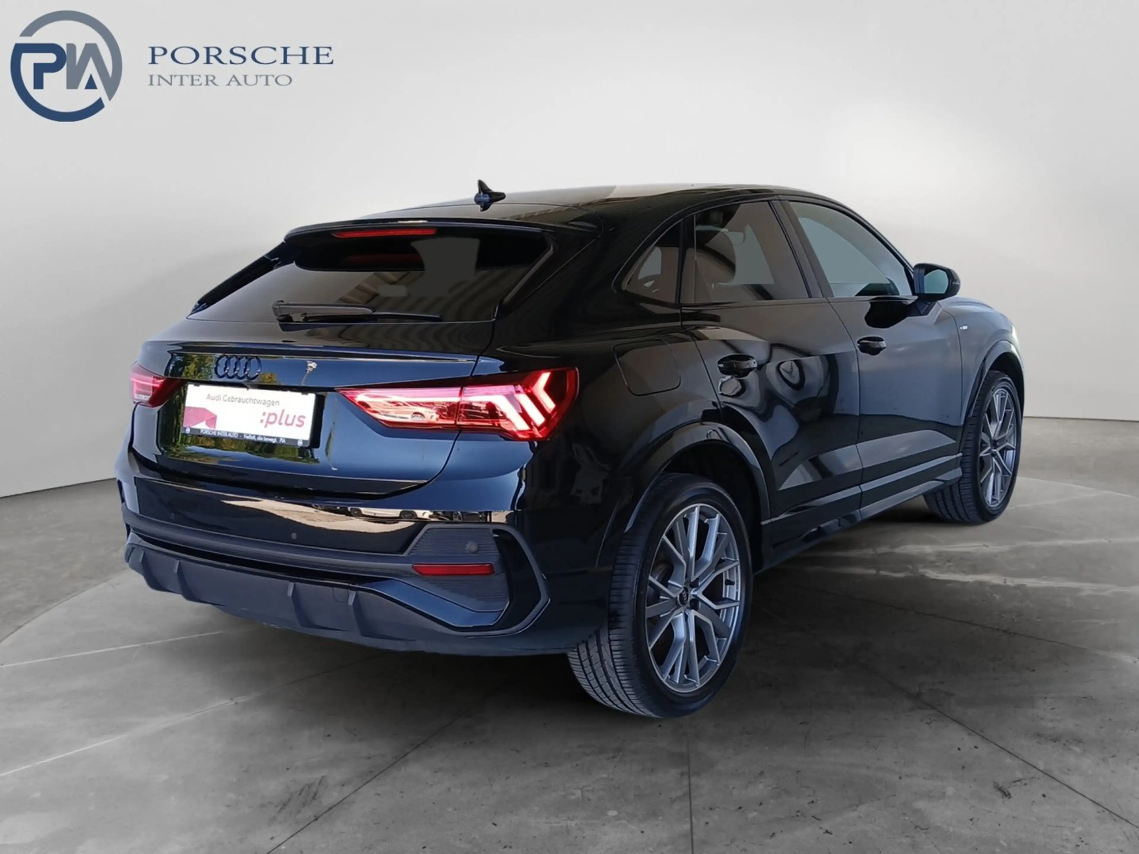 Audi Q3 35 TFSI admired — photo 5