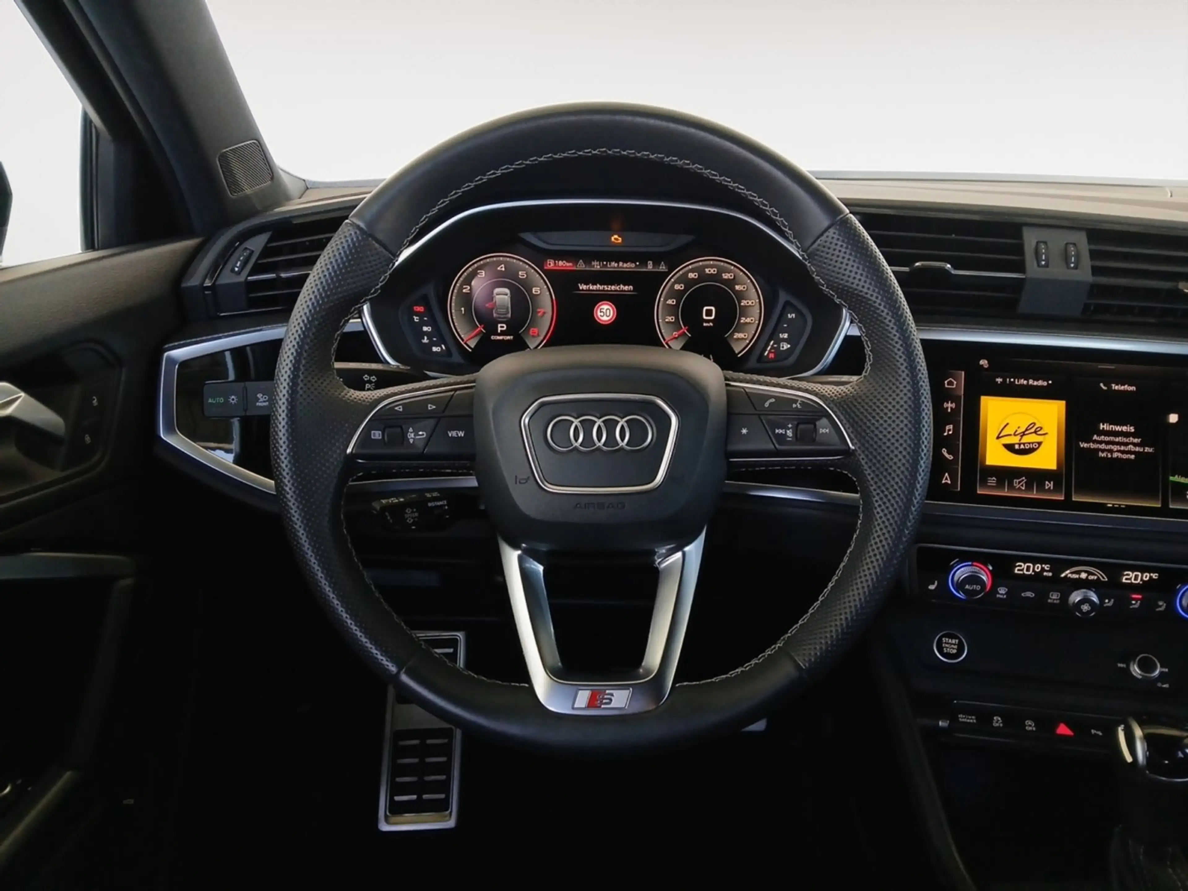 Audi Q3 35 TFSI admired — photo 13