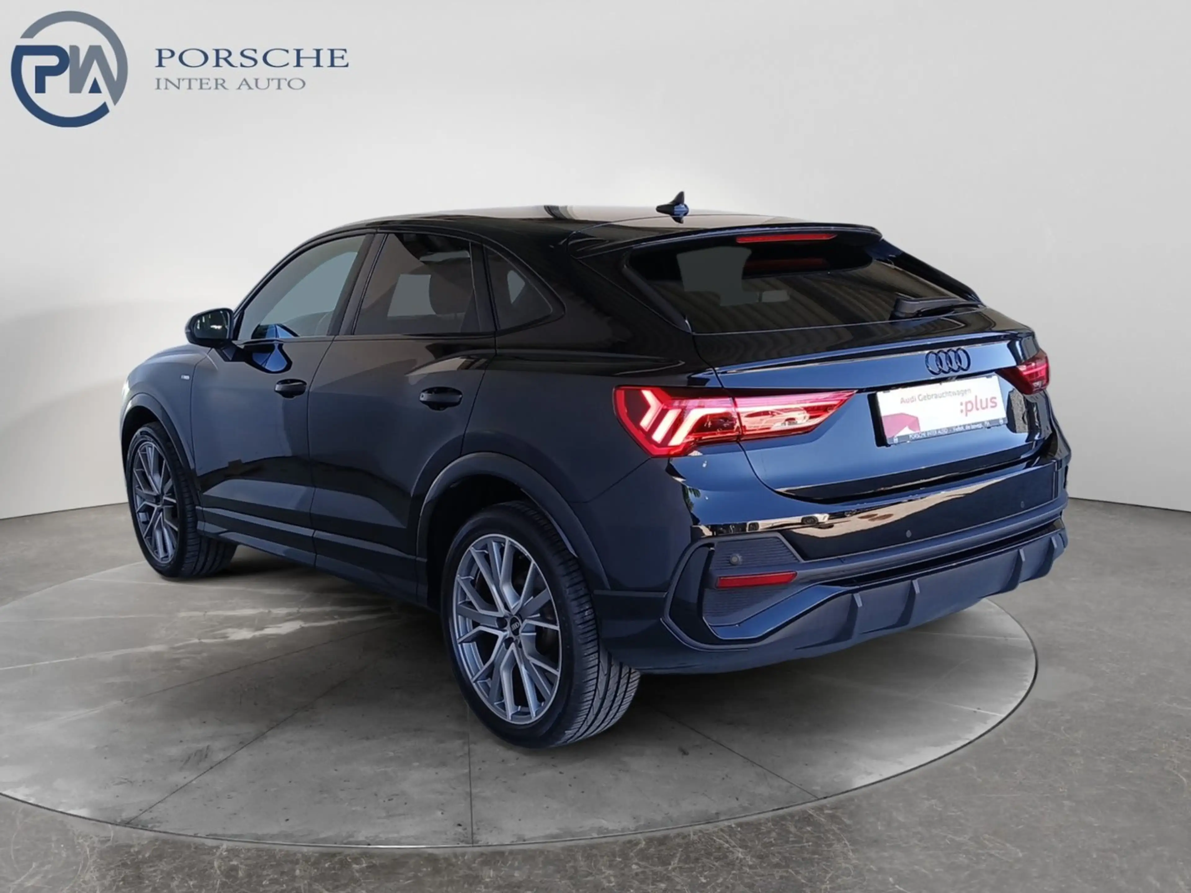 Audi Q3 35 TFSI admired — photo 3