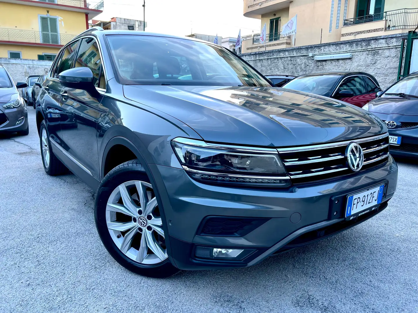 Volkswagen Tiguan Tiguan II 2016 2.0 tdi Advanced 4motion 190cv dsg Grigio - 2