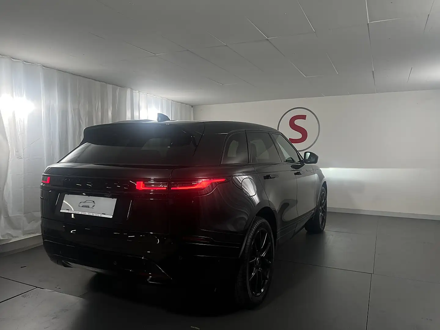 Land Rover Range Rover Velar P400e PHEV Allrad Belgravia Edition Aut. Schwarz - 2