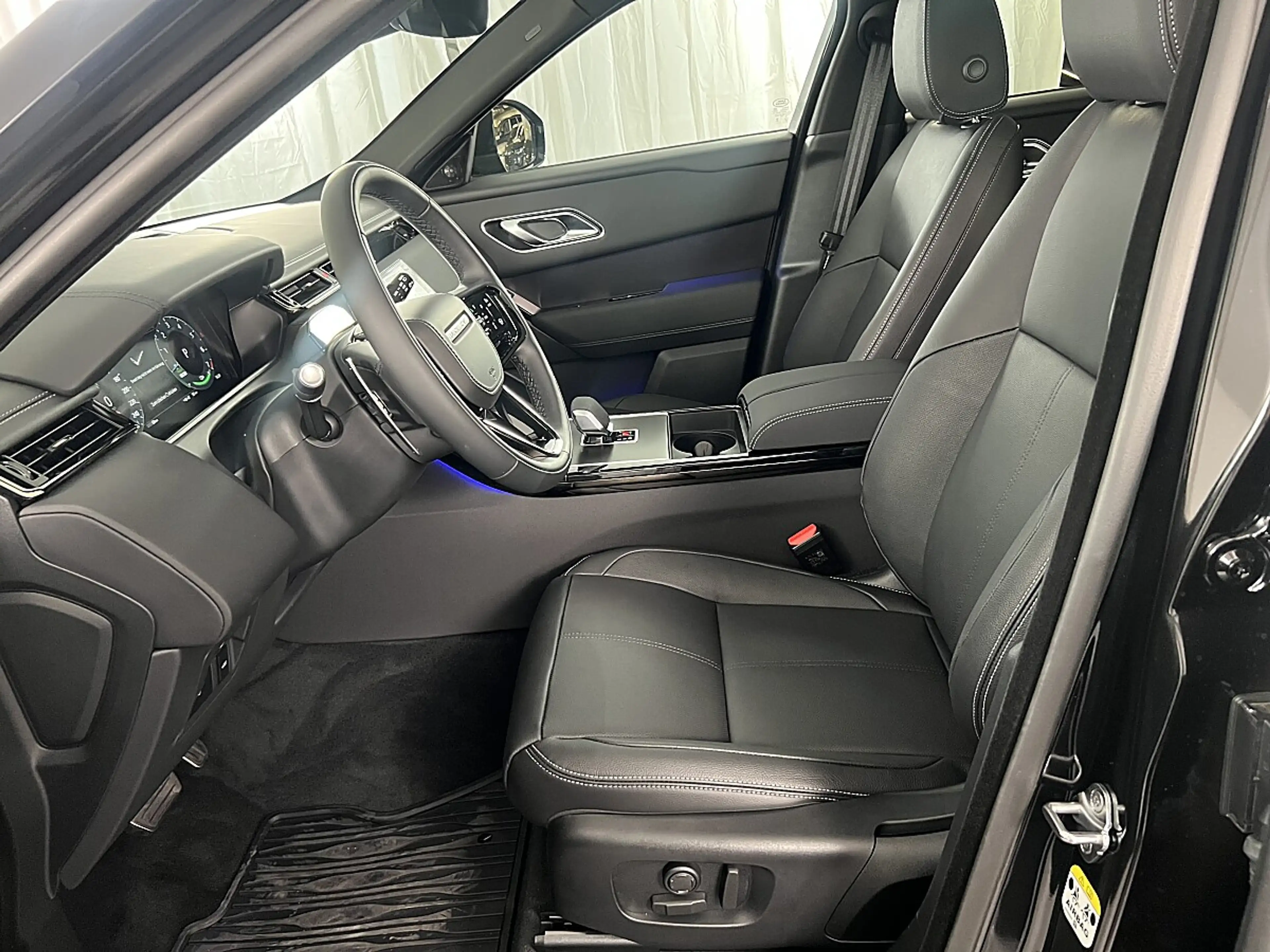 Land Rover Range Rover Velar P400e PHEV Allrad Belgravia Edition Aut. — photo 18