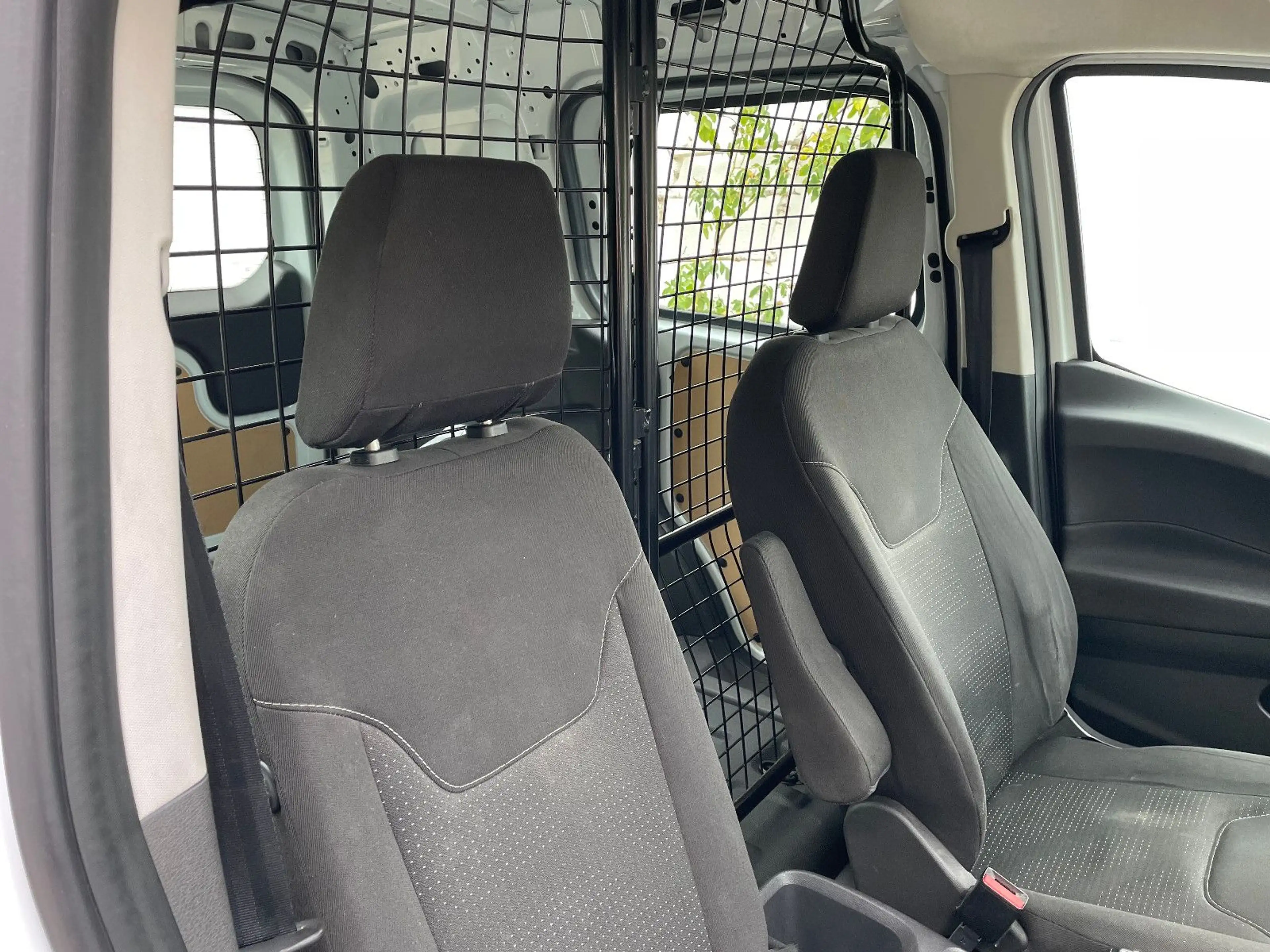 Ford Transit Courier 1 Hand 100000km 2 Schiebetüren — photo 10