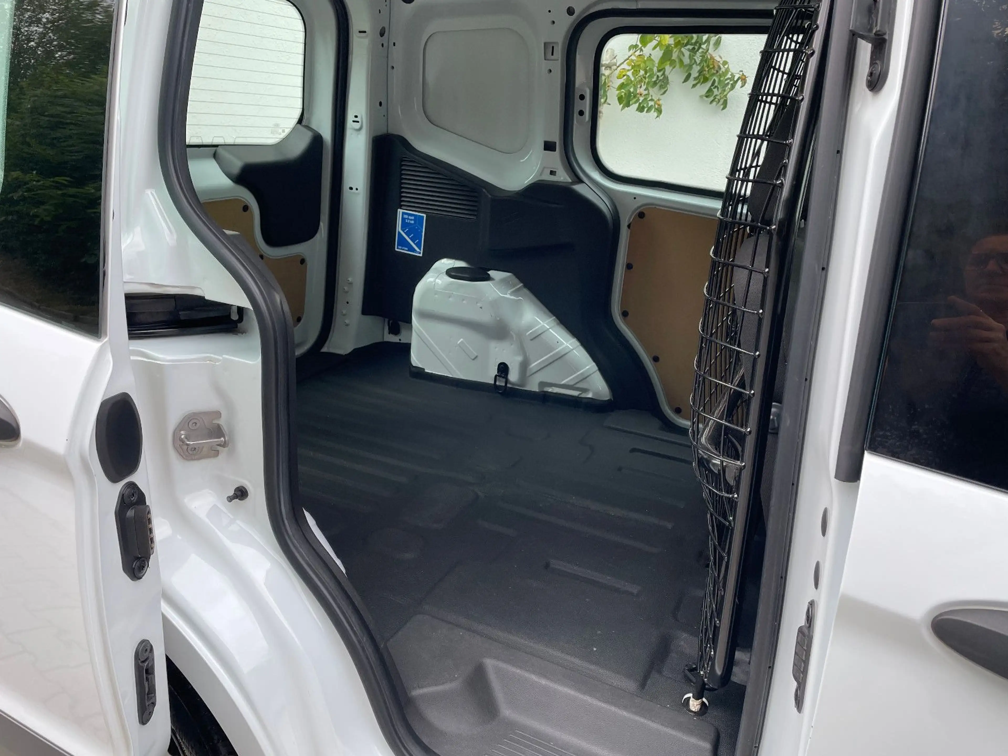 Ford Transit Courier 1 Hand 100000km 2 Schiebetüren — photo 17