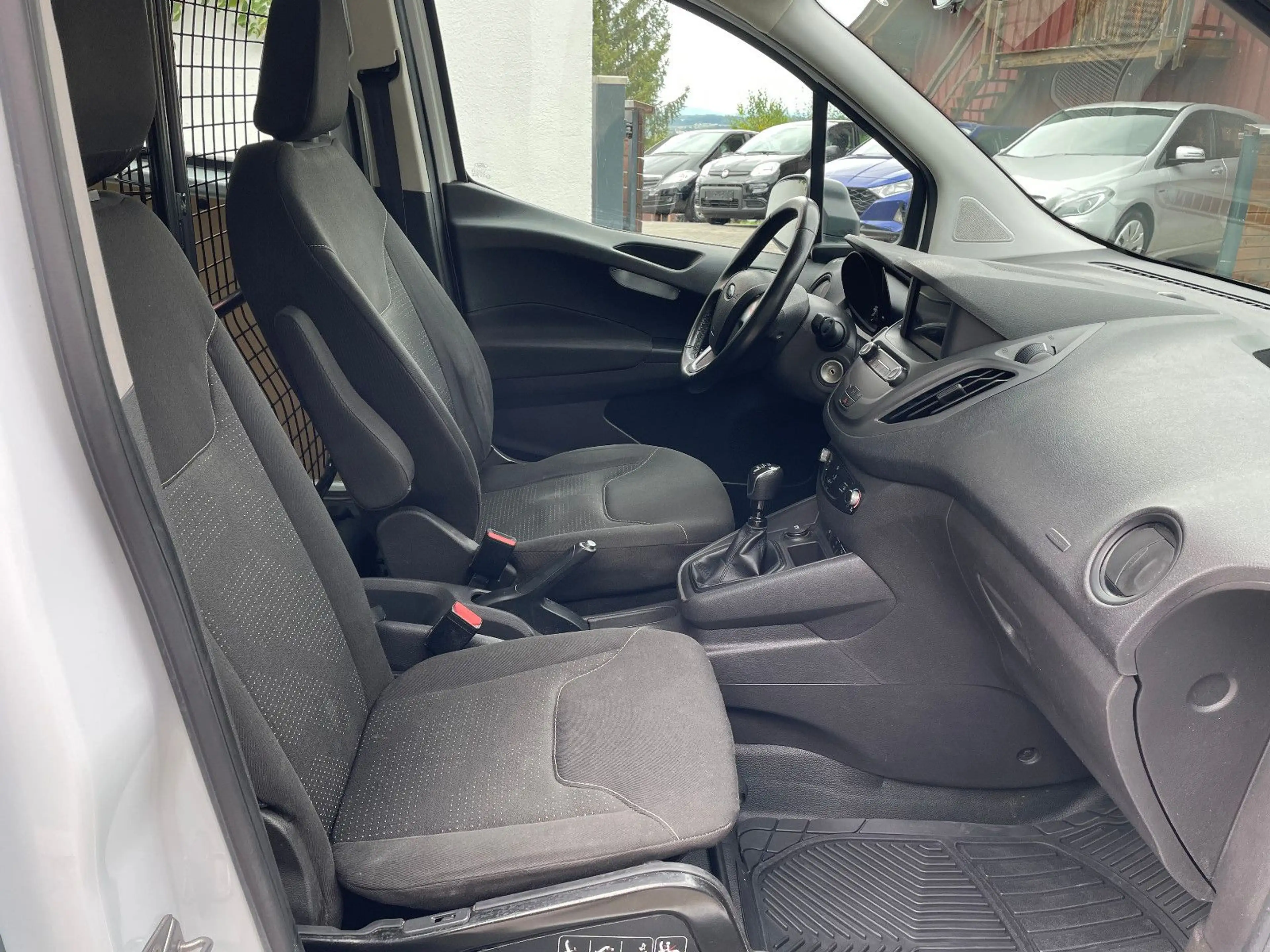 Ford Transit Courier 1 Hand 100000km 2 Schiebetüren — photo 9