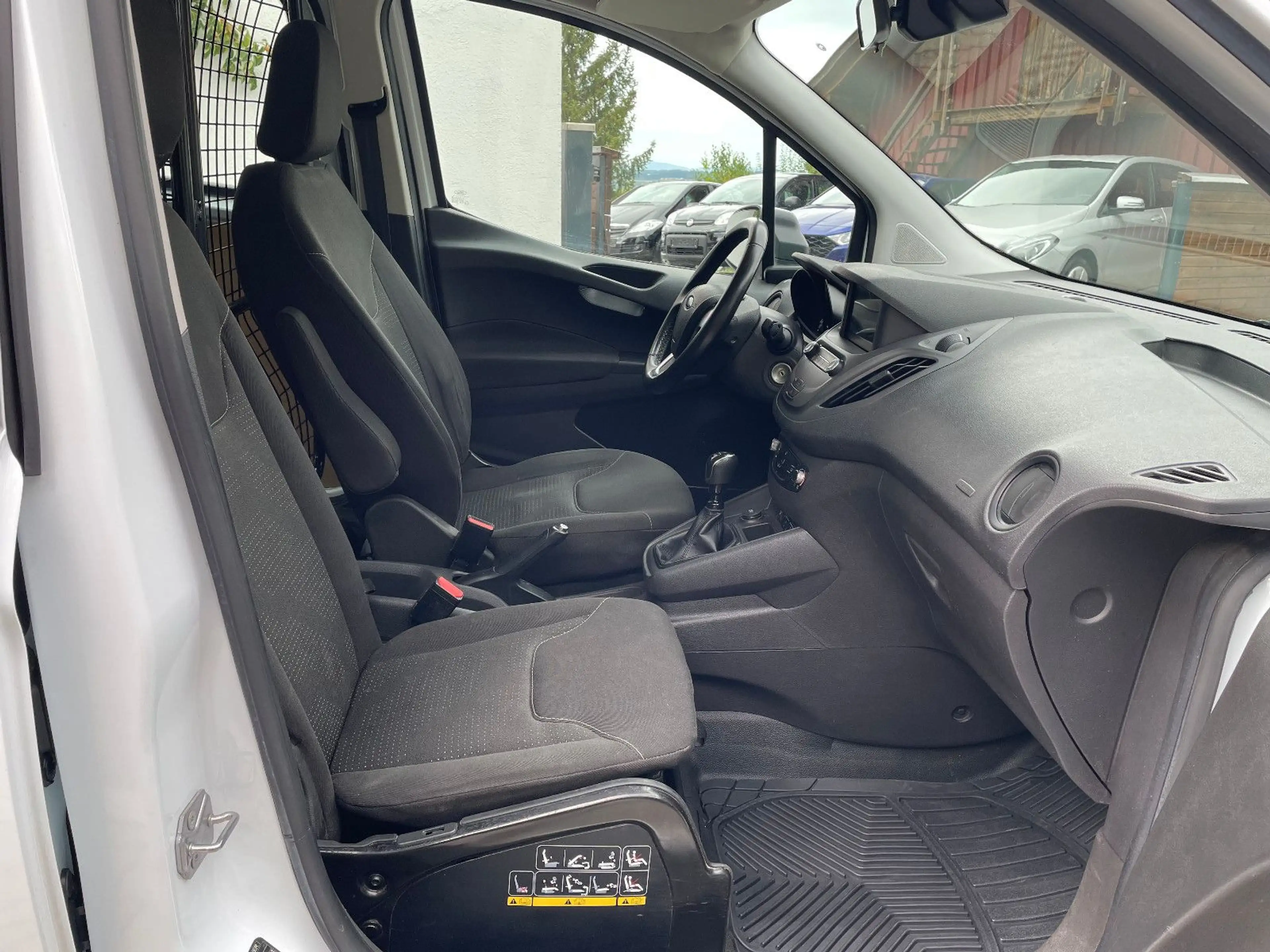 Ford Transit Courier 1 Hand 100000km 2 Schiebetüren — photo 8