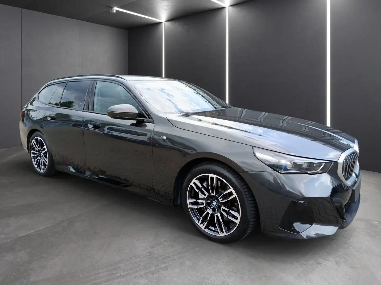 BMW 540 d xDrive touring+M SPORTPAKET+AHK+BOWERS&WILKINS+S Grau - 2