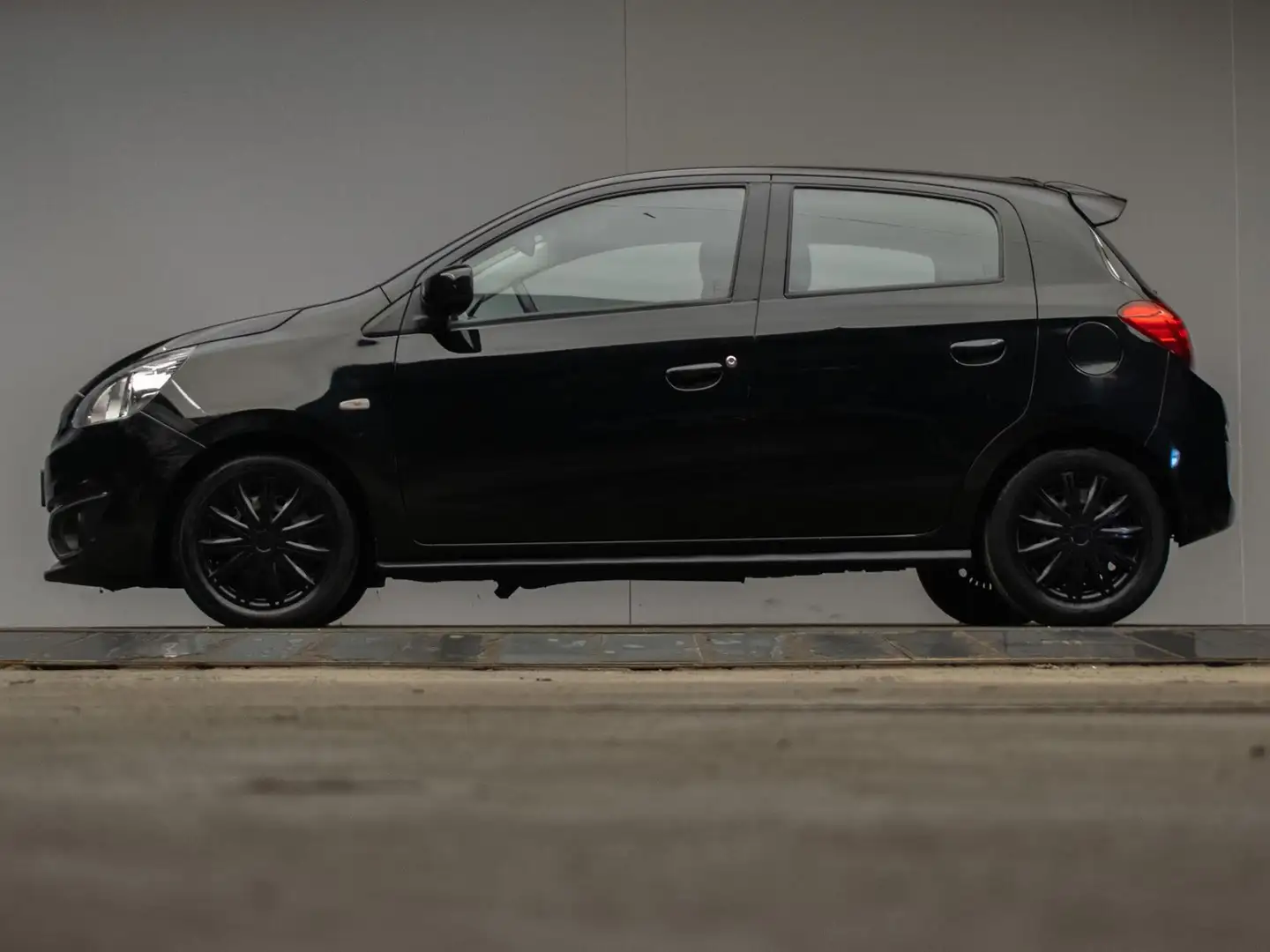Mitsubishi Space Star 1.0 Cool+ Sport (AIRCO,BLUETOOTH,BLACK EDITION,SPO Zwart - 1