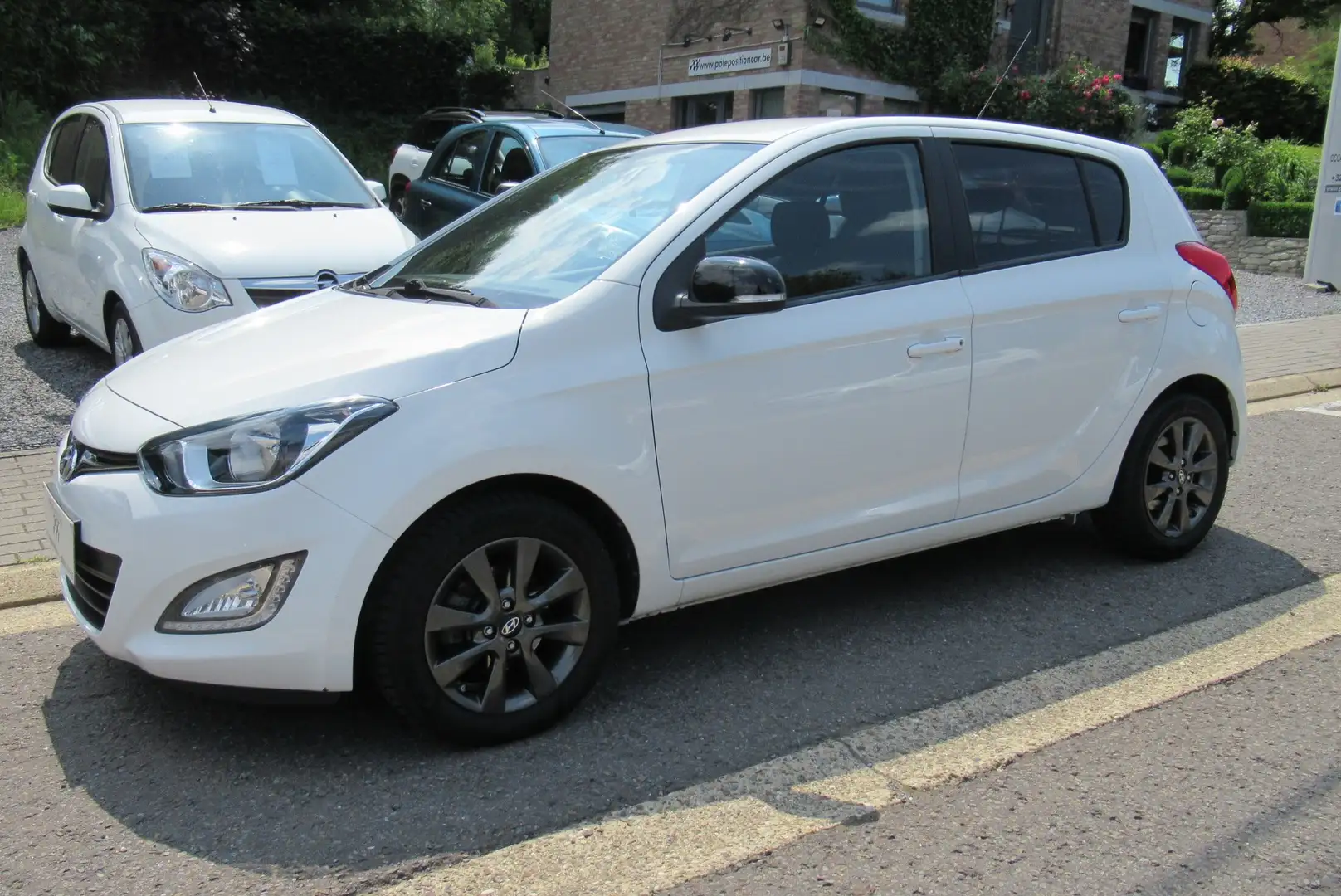 Hyundai i20 57.000km/clim/bluetooth/cruise/jtes alu... Wit - 1