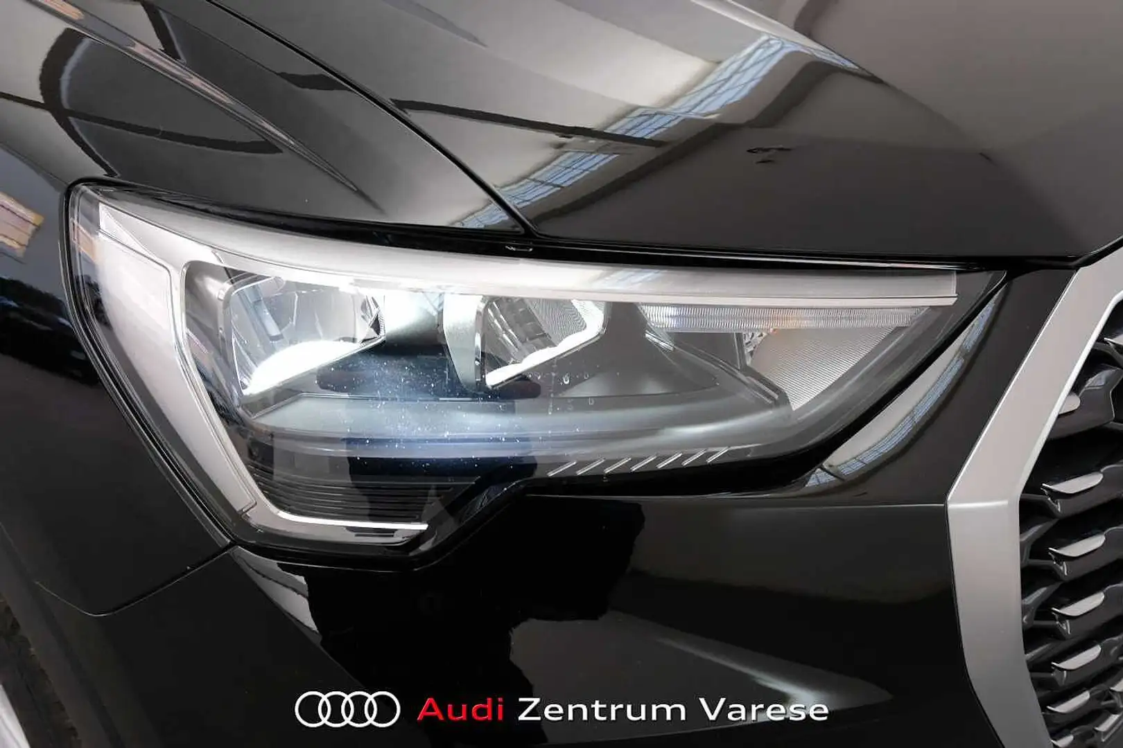 Audi Q3 Sportback 35 TFSI 150CV Stronic Sline Edition Fekete - 2