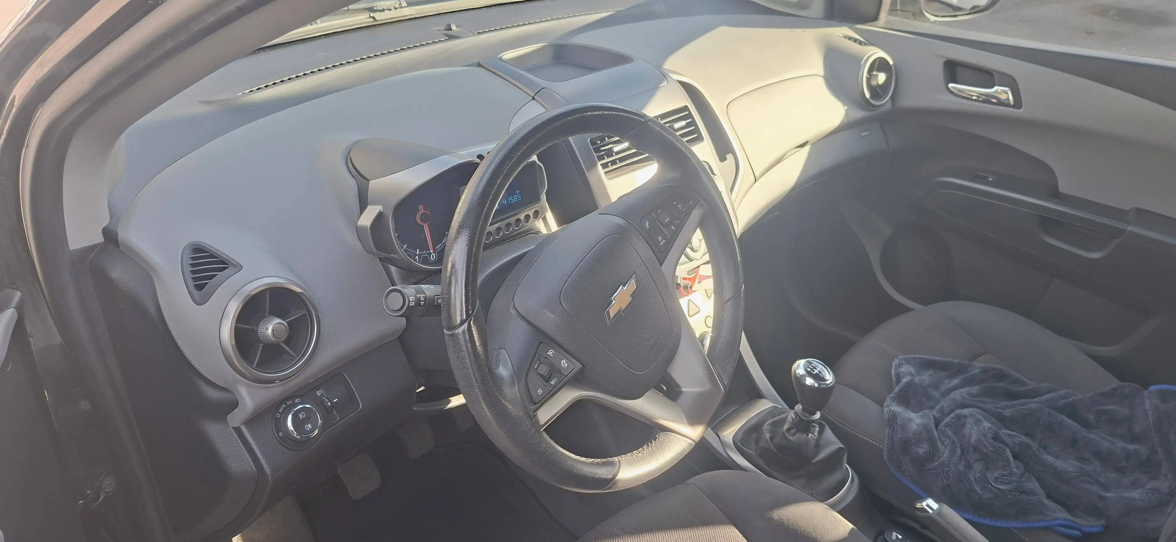 Chevrolet Aveo Aveo hatchback 1.4i LT — photo 5