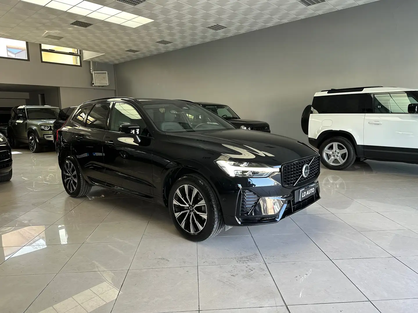 Volvo XC60 2.0 b4 automatico Plus Dark Noir - 2