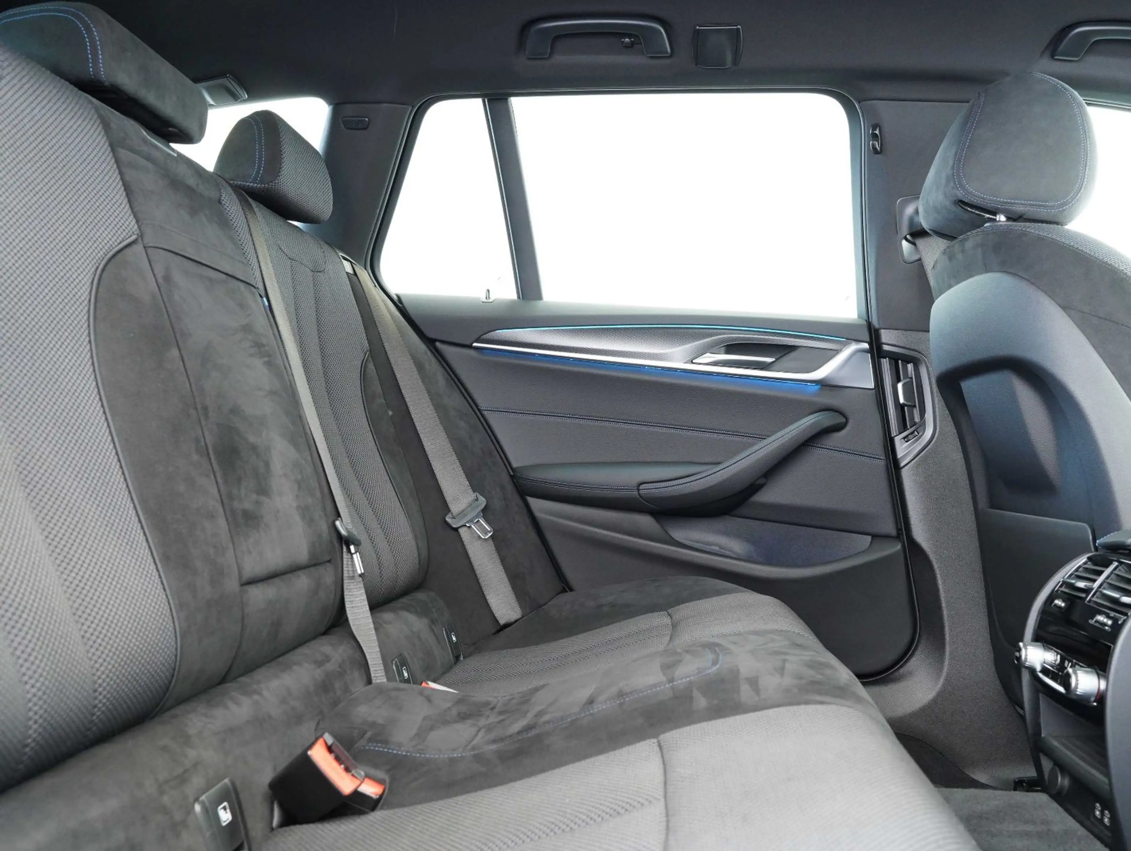 BMW 530 e Touring M Sport SHADOW/LASER/HEAD-UP — photo 14