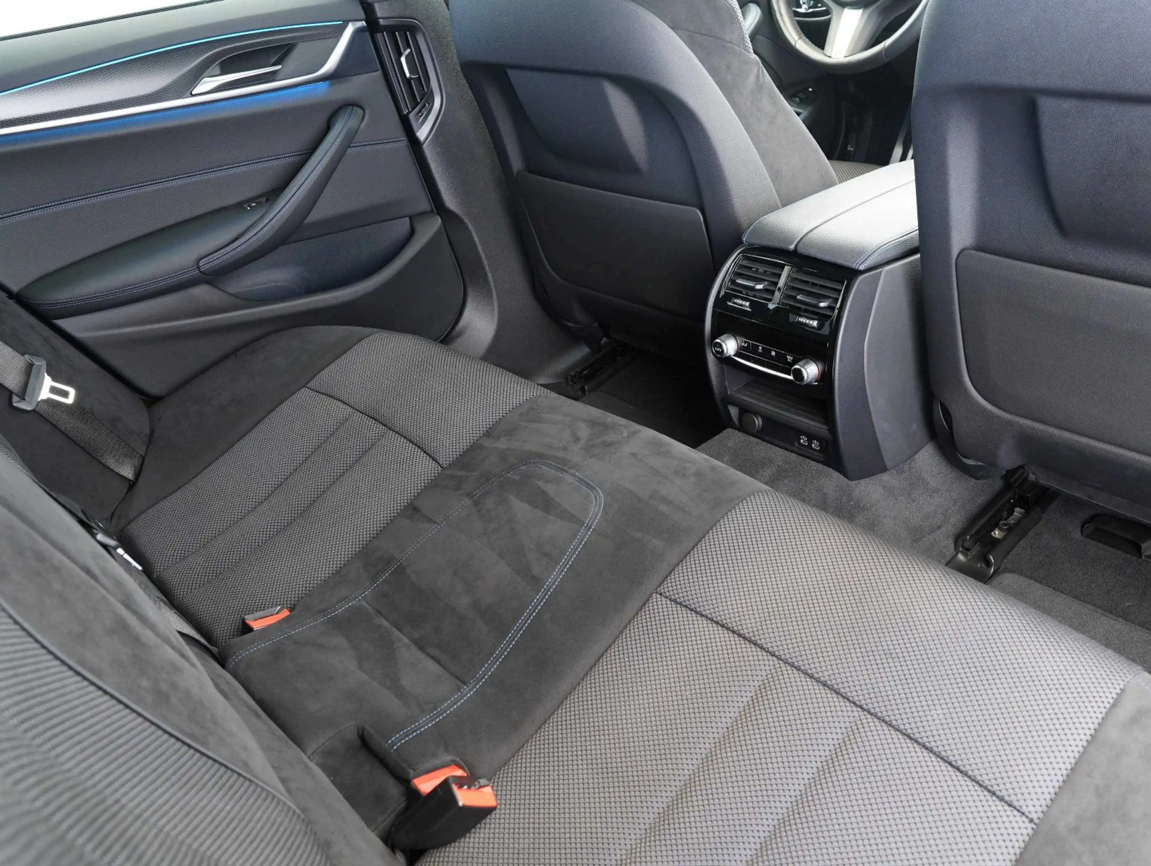 BMW 530 e Touring M Sport SHADOW/LASER/HEAD-UP — photo 15