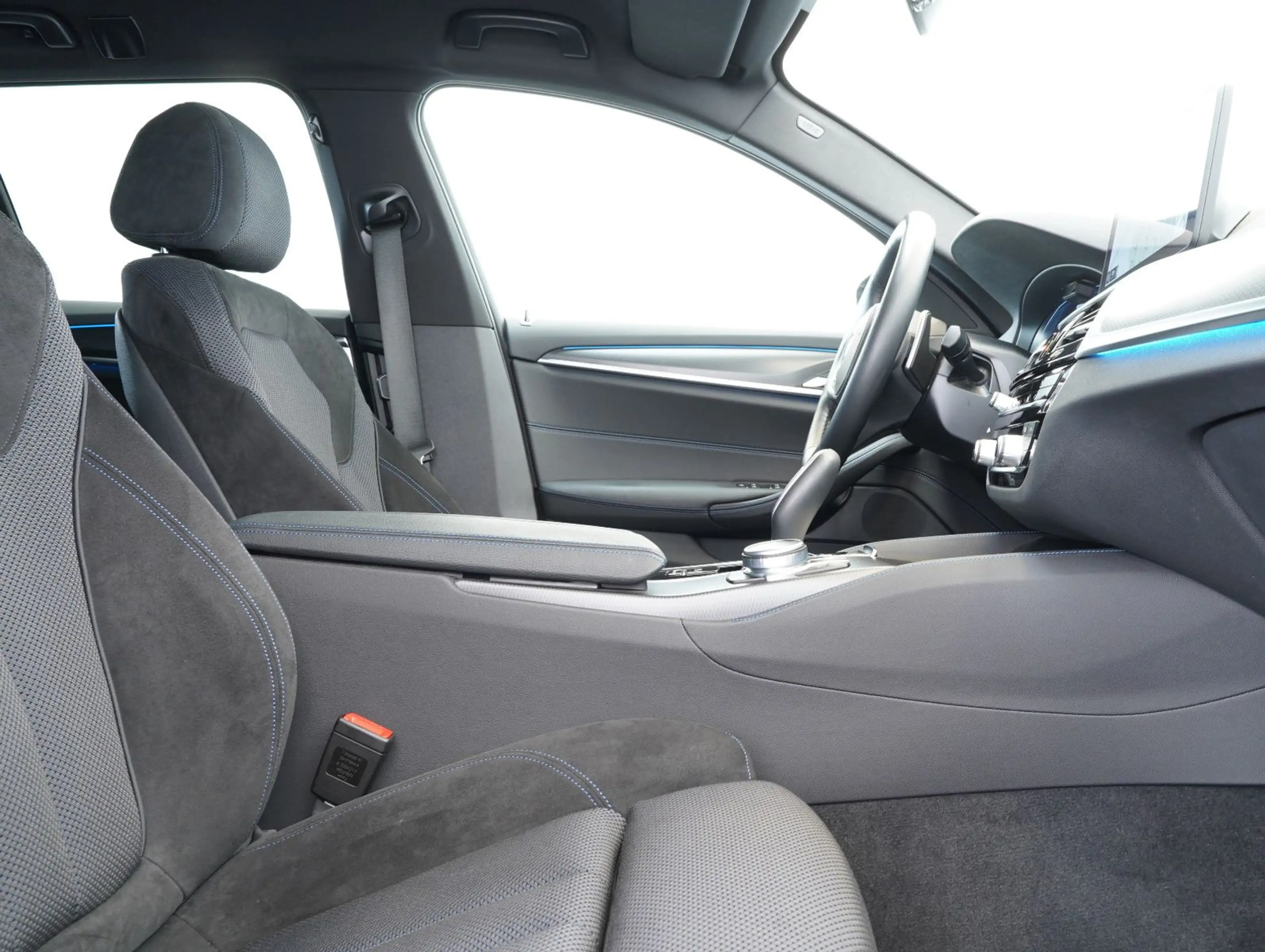 BMW 530 e Touring M Sport SHADOW/LASER/HEAD-UP — photo 13