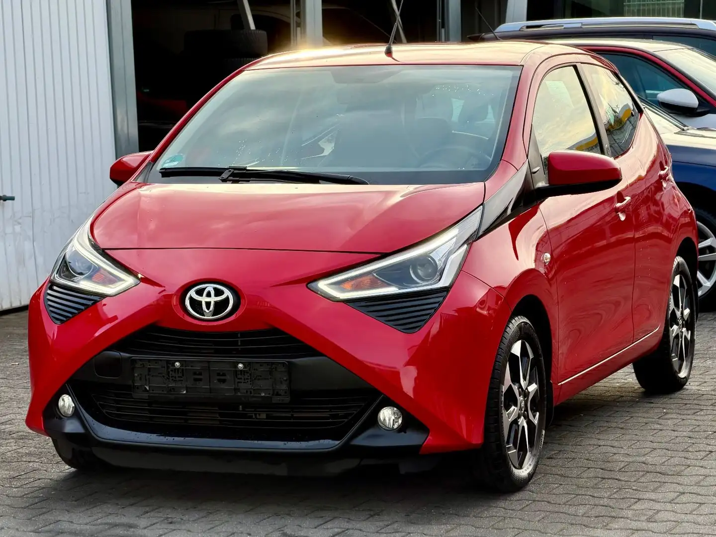 Toyota Aygo x-play Team D Rückfahr.Kam Autom. Rot - 1