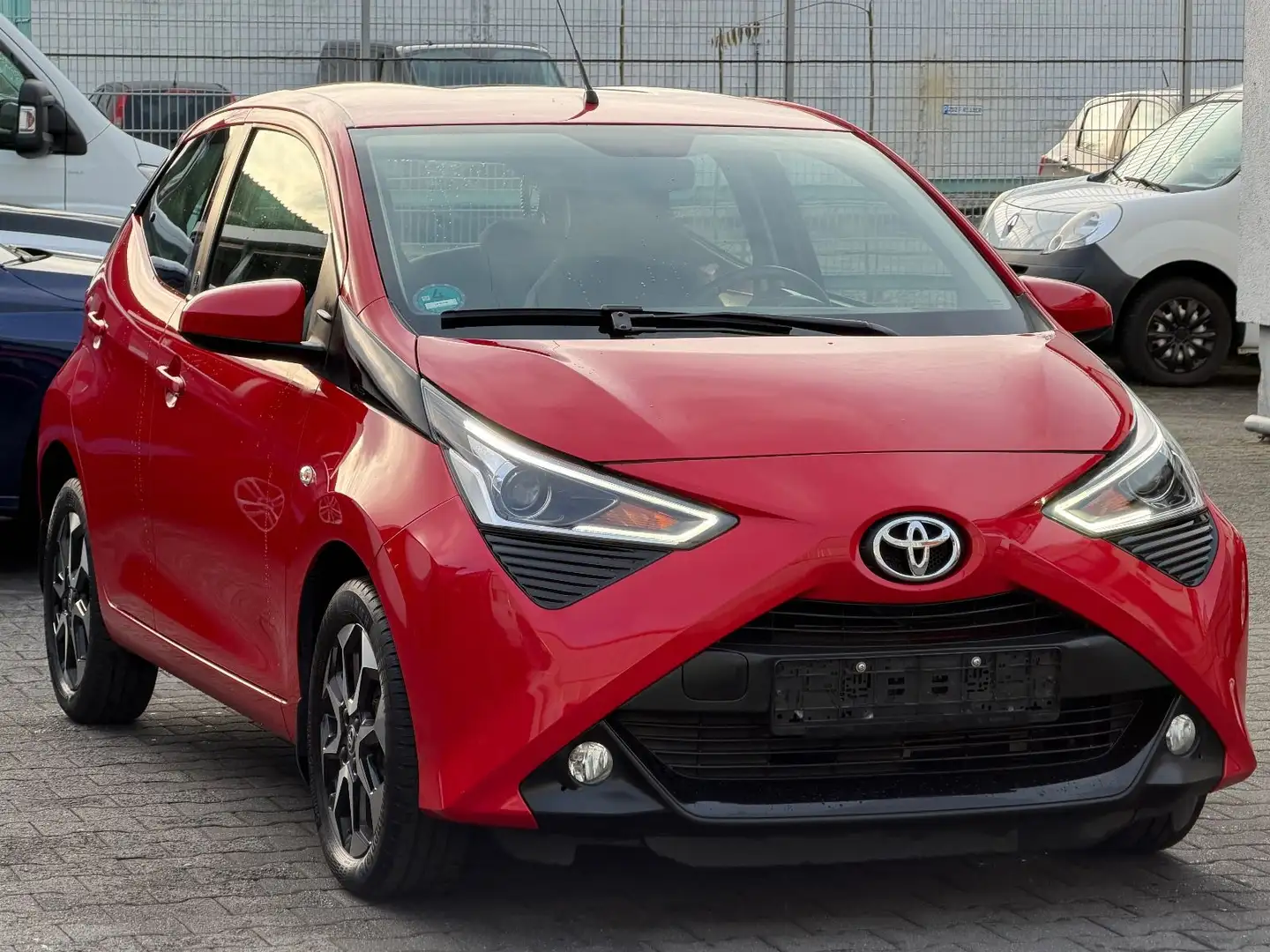 Toyota Aygo x-play Team D Rückfahr.Kam Autom. Rot - 2