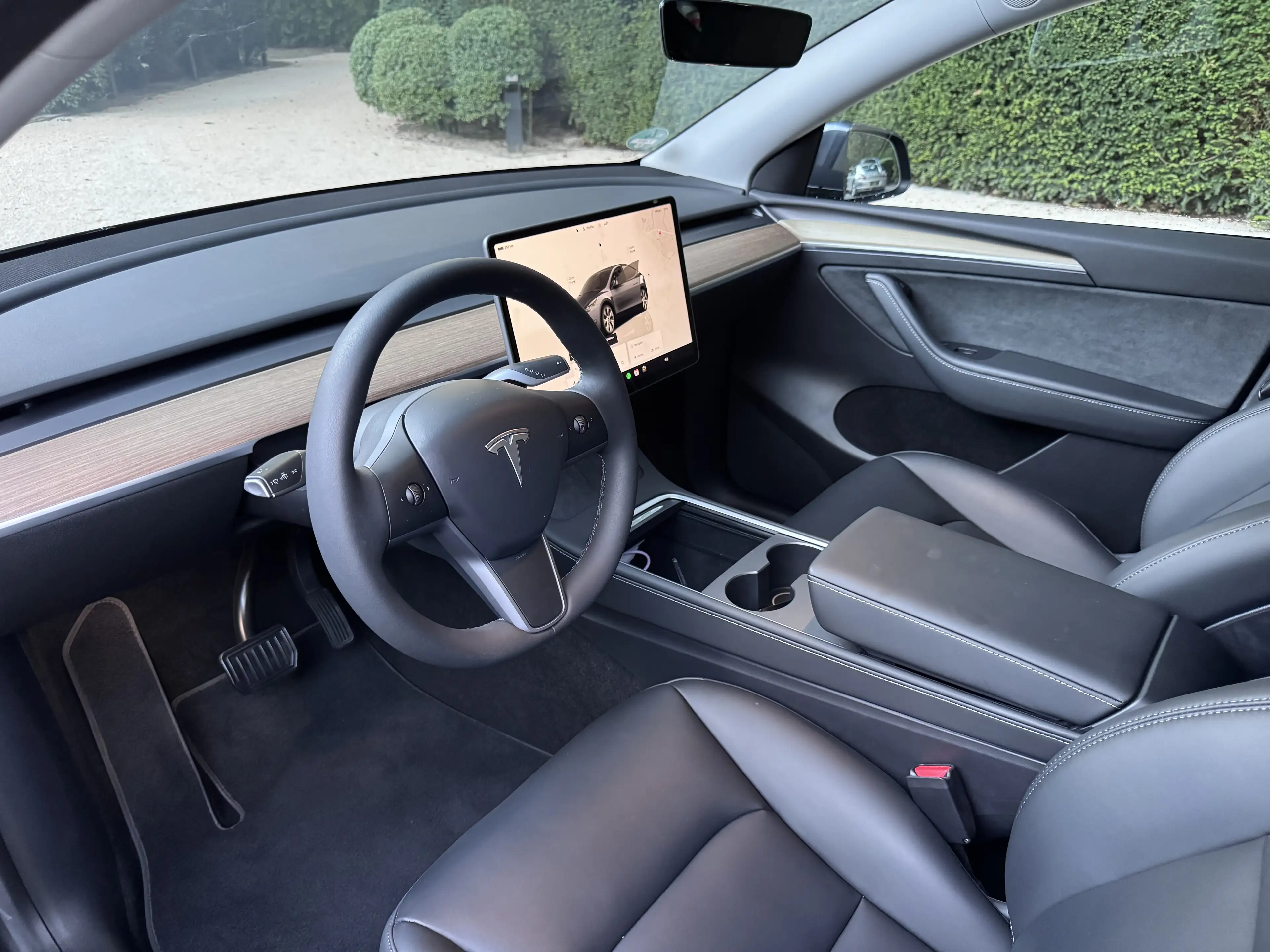 Tesla Model Y RWD • 11.000 KM • Premium • Pano • Autopilot — photo 12