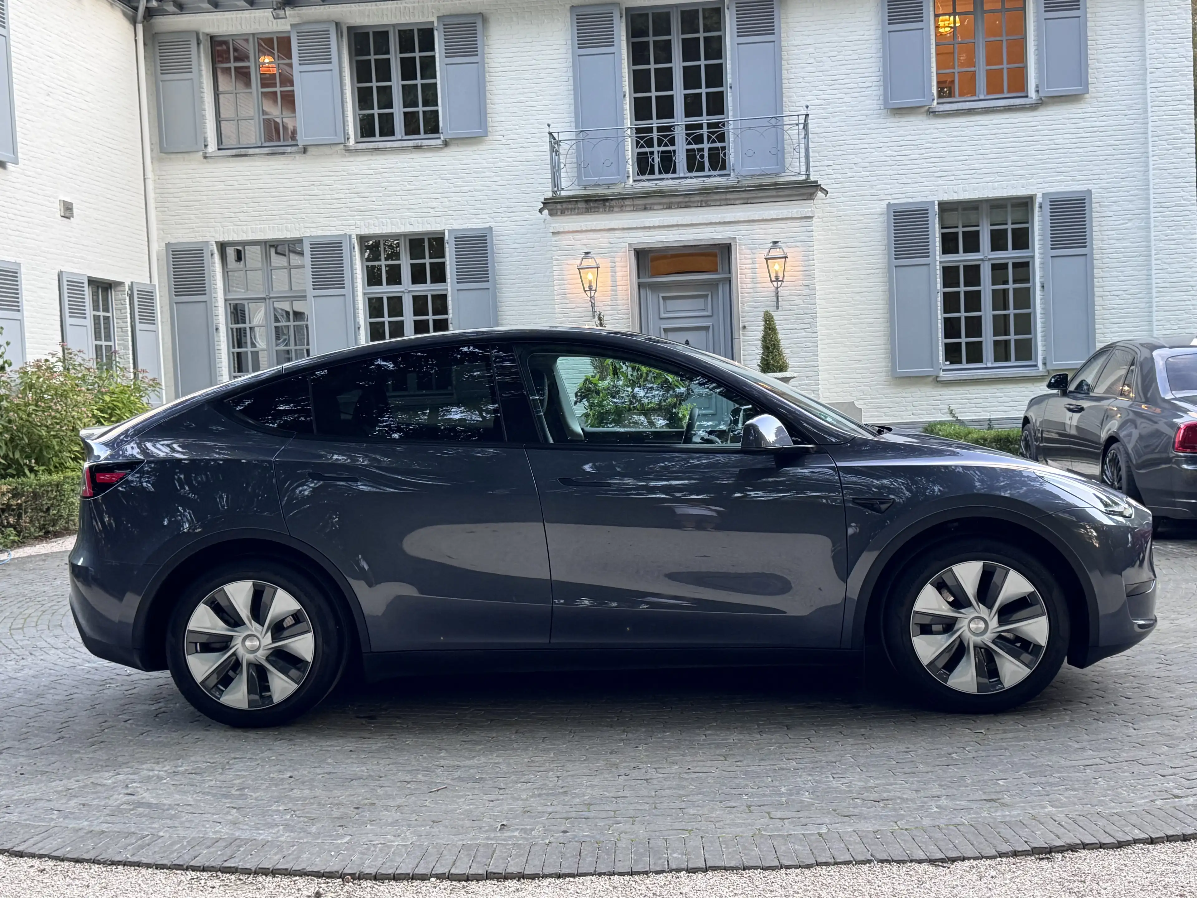 Tesla Model Y RWD • 11.000 KM • Premium • Pano • Autopilot — photo 11
