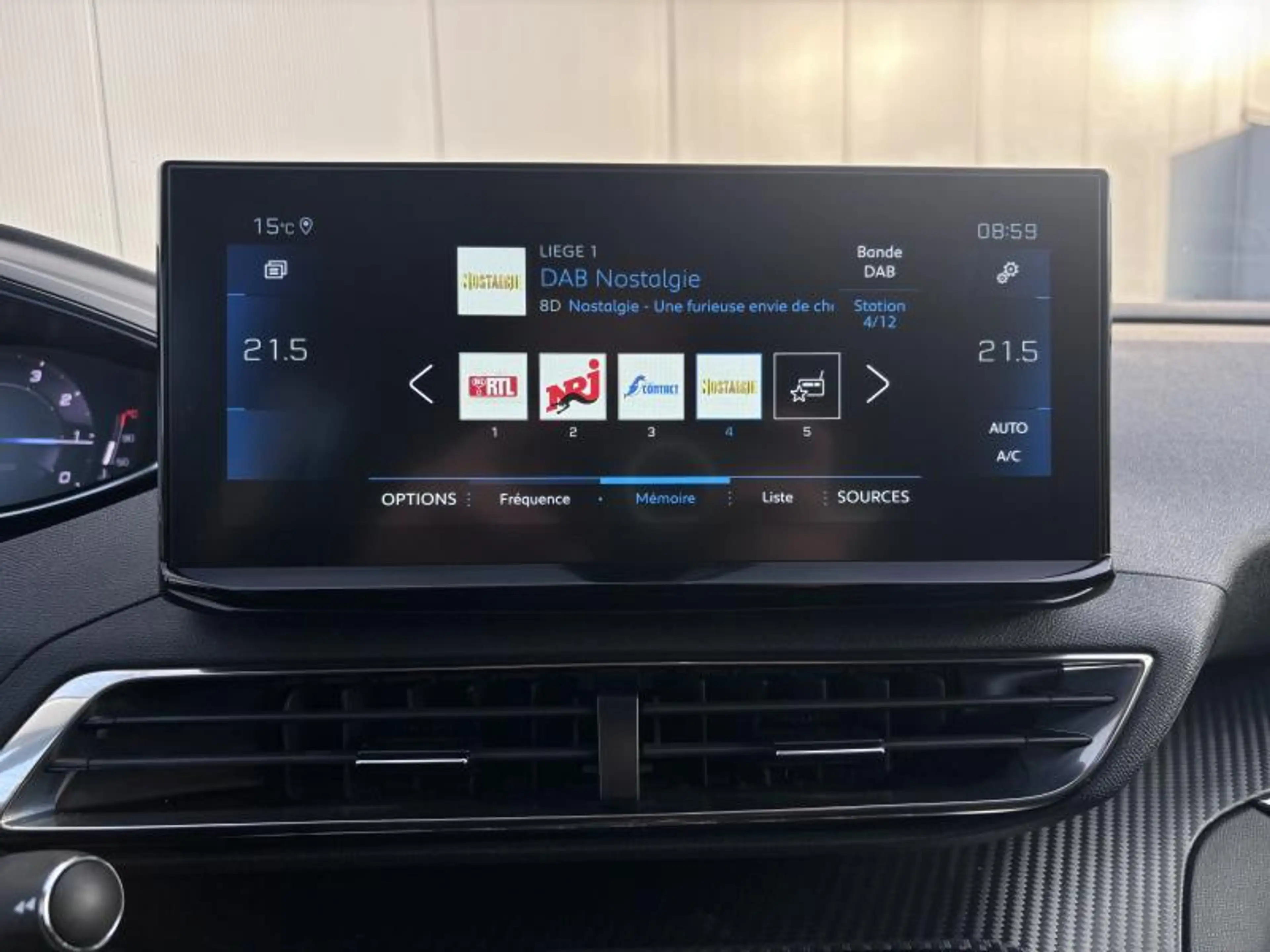 Peugeot 3008 1.2 TURBO 130 EAT 8 Allure — photo 15