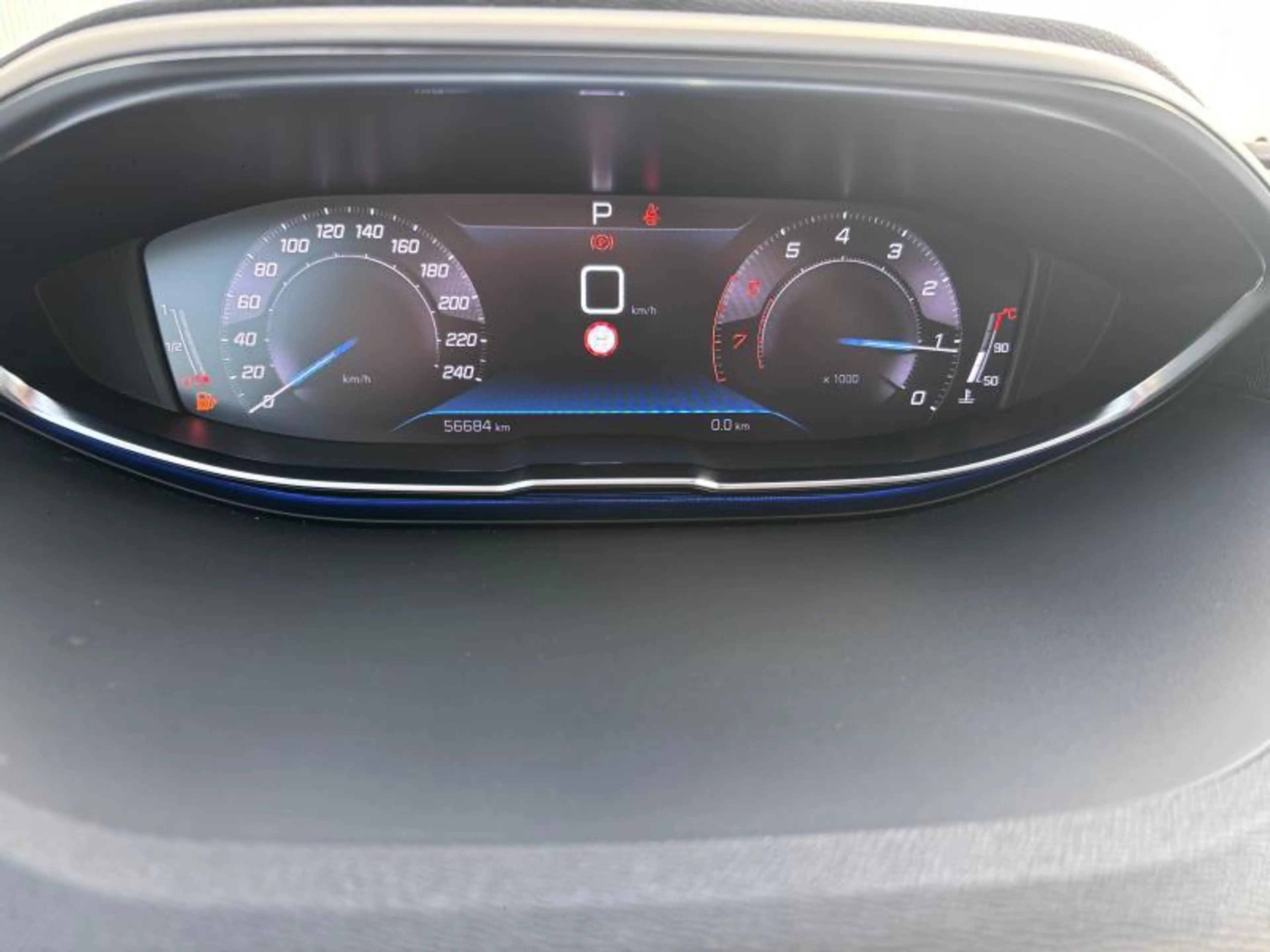 Peugeot 3008 1.2 TURBO 130 EAT 8 Allure — photo 13