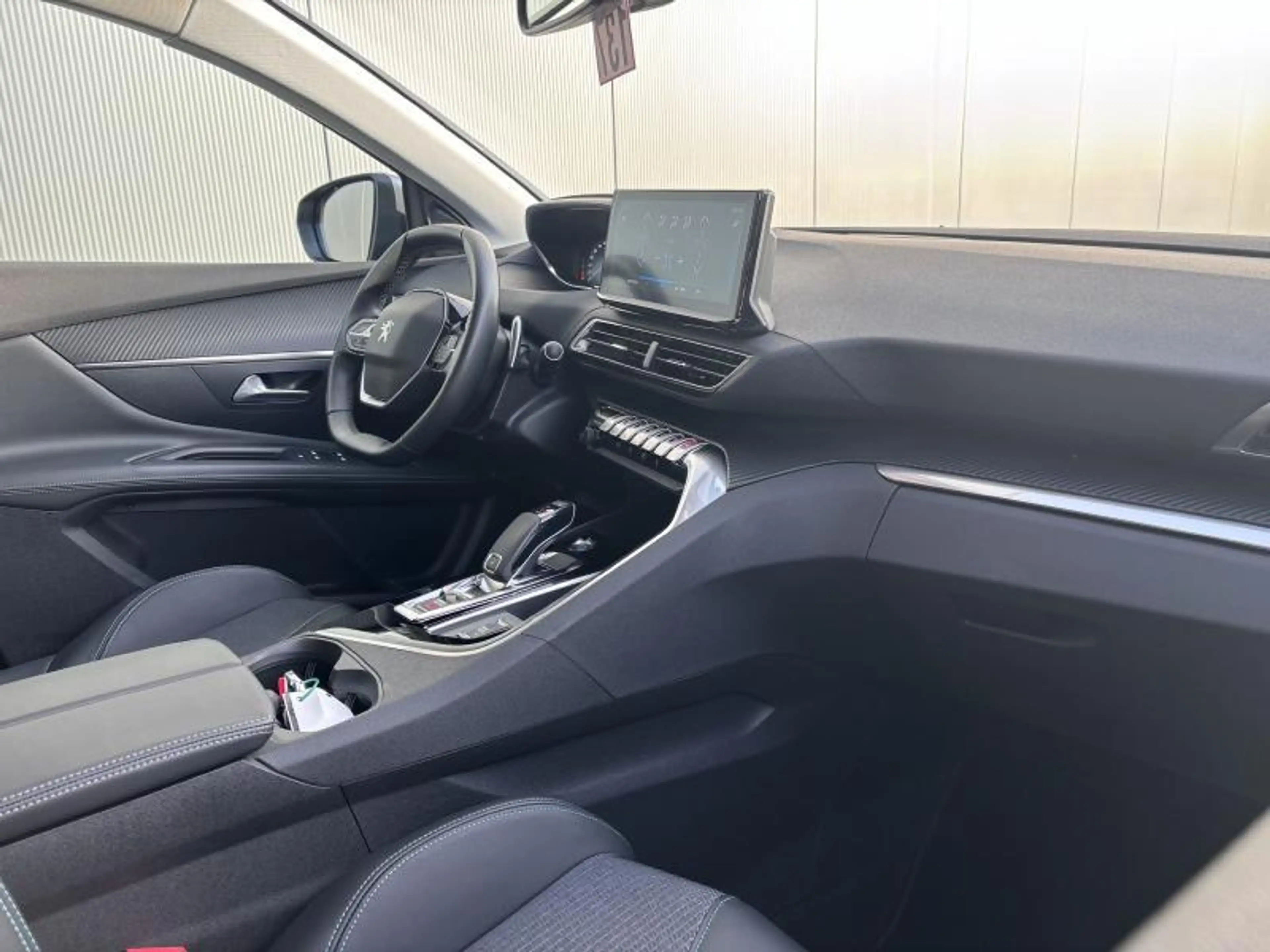 Peugeot 3008 1.2 TURBO 130 EAT 8 Allure — photo 8