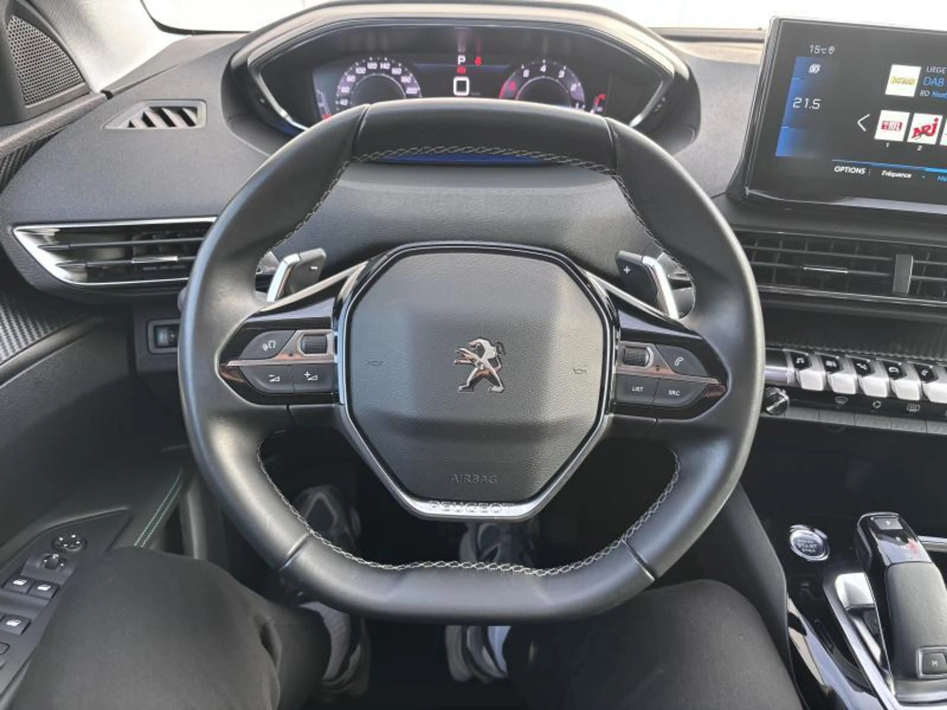 Peugeot 3008 1.2 TURBO 130 EAT 8 Allure — photo 12