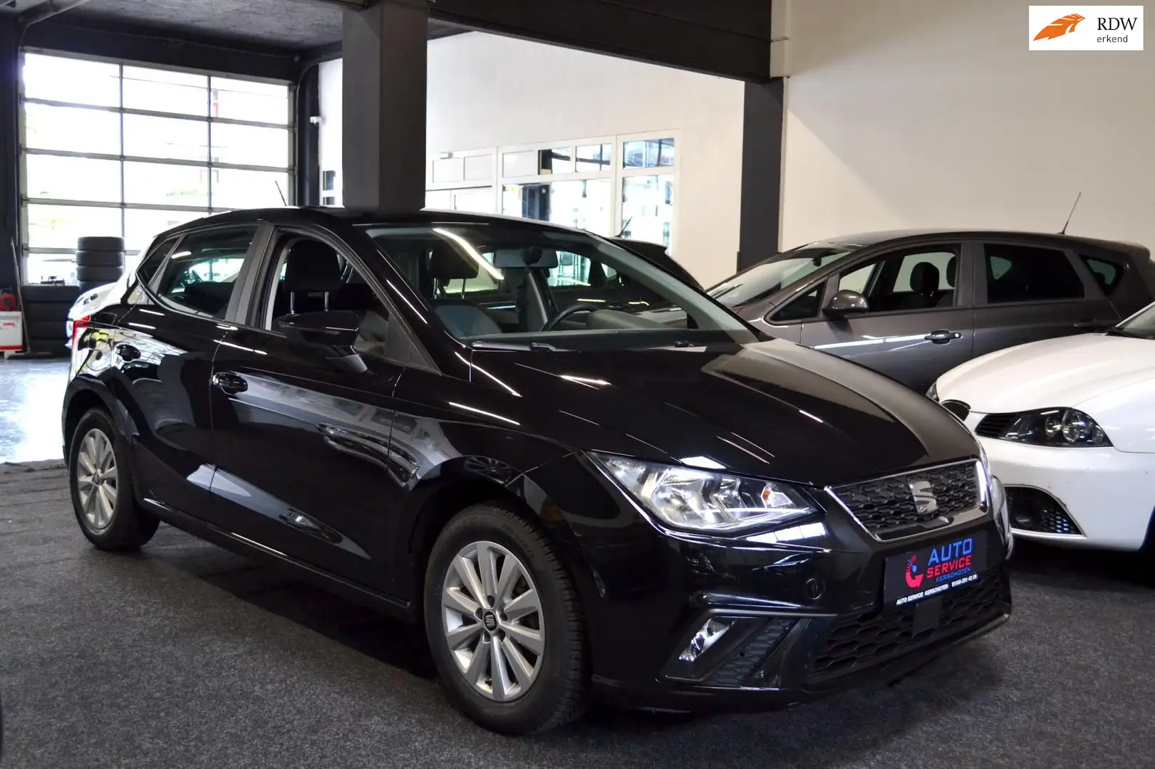 SEAT Ibiza 1.0 MPI, NW TYPE! APPLE CARPLAY, CLIMA, CRUISE, ZG Zwart - 1