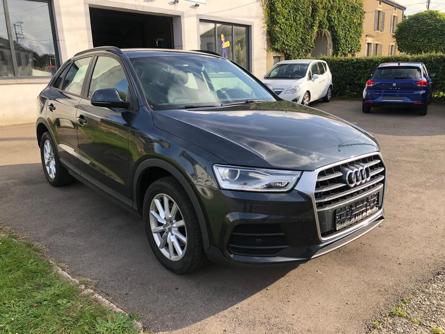 Audi Q3 2.0 TDi/Att Amov/Gps/Rad Av-Ar/Régul/Clim Auto Gris - 2