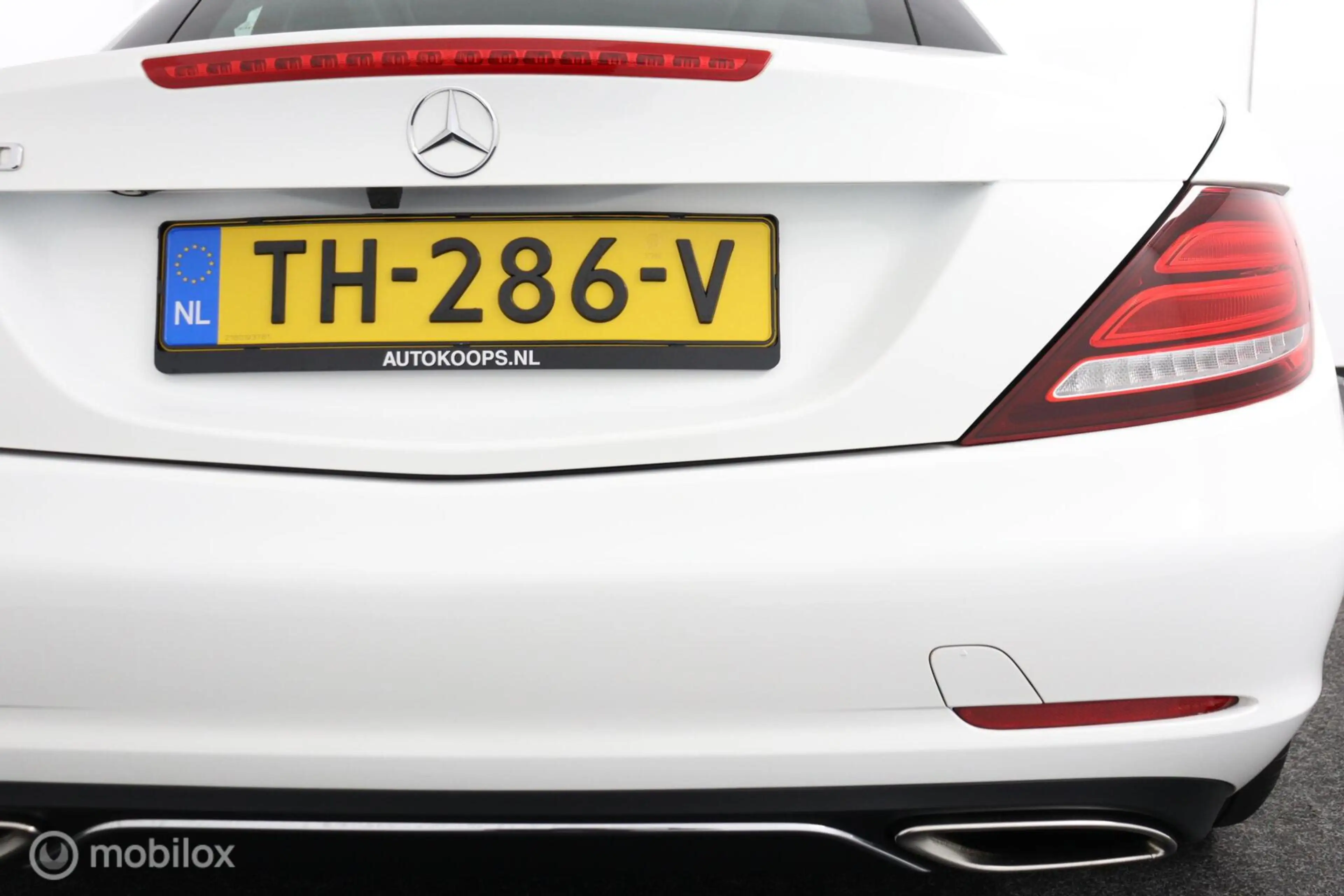 Mercedes-Benz SLC 180 RedArt Edition 157 PK | Uniek Handgeschakeld | 51 — photo 12
