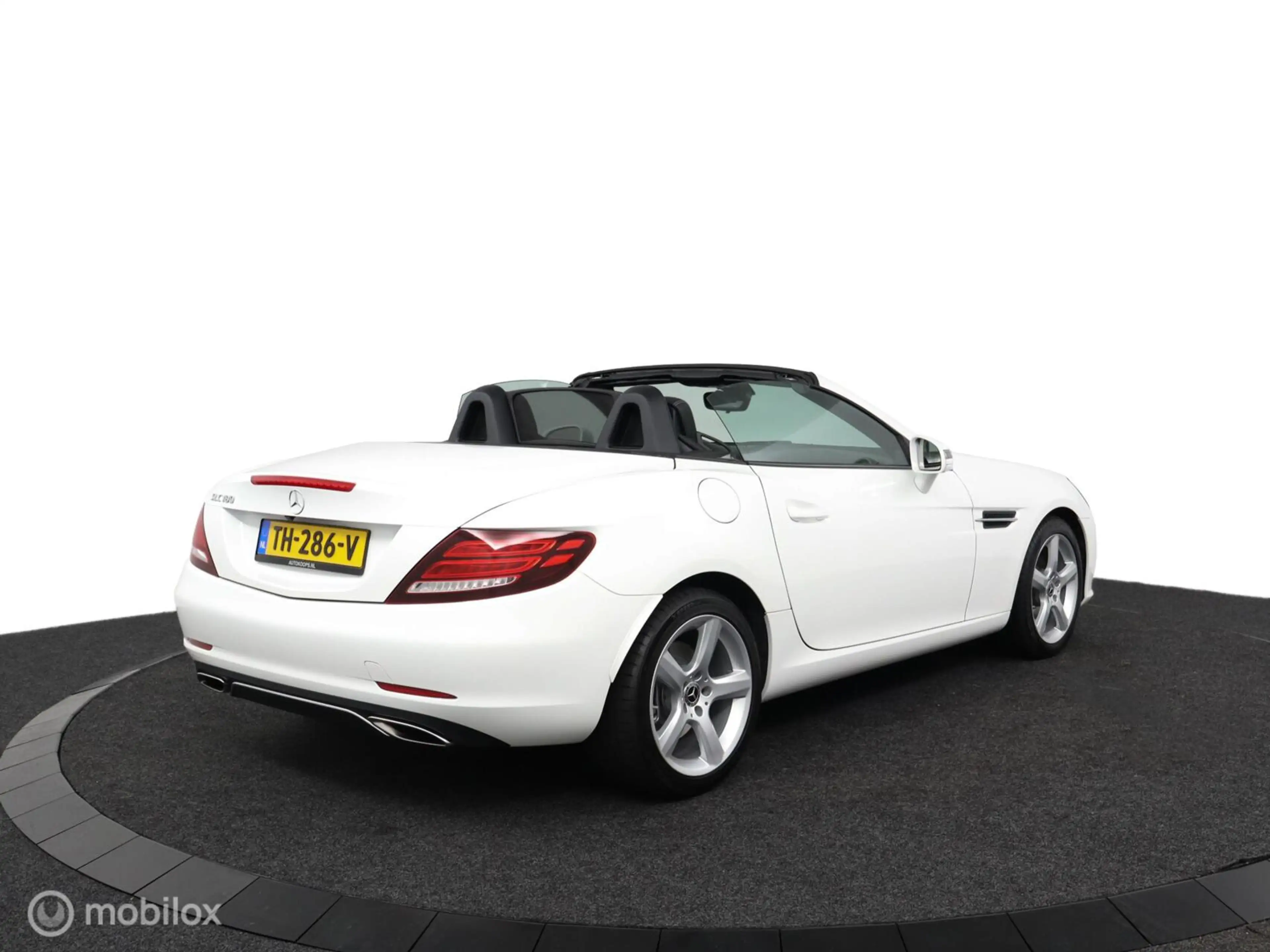 Mercedes-Benz SLC 180 RedArt Edition 157 PK | Uniek Handgeschakeld | 51 — photo 6