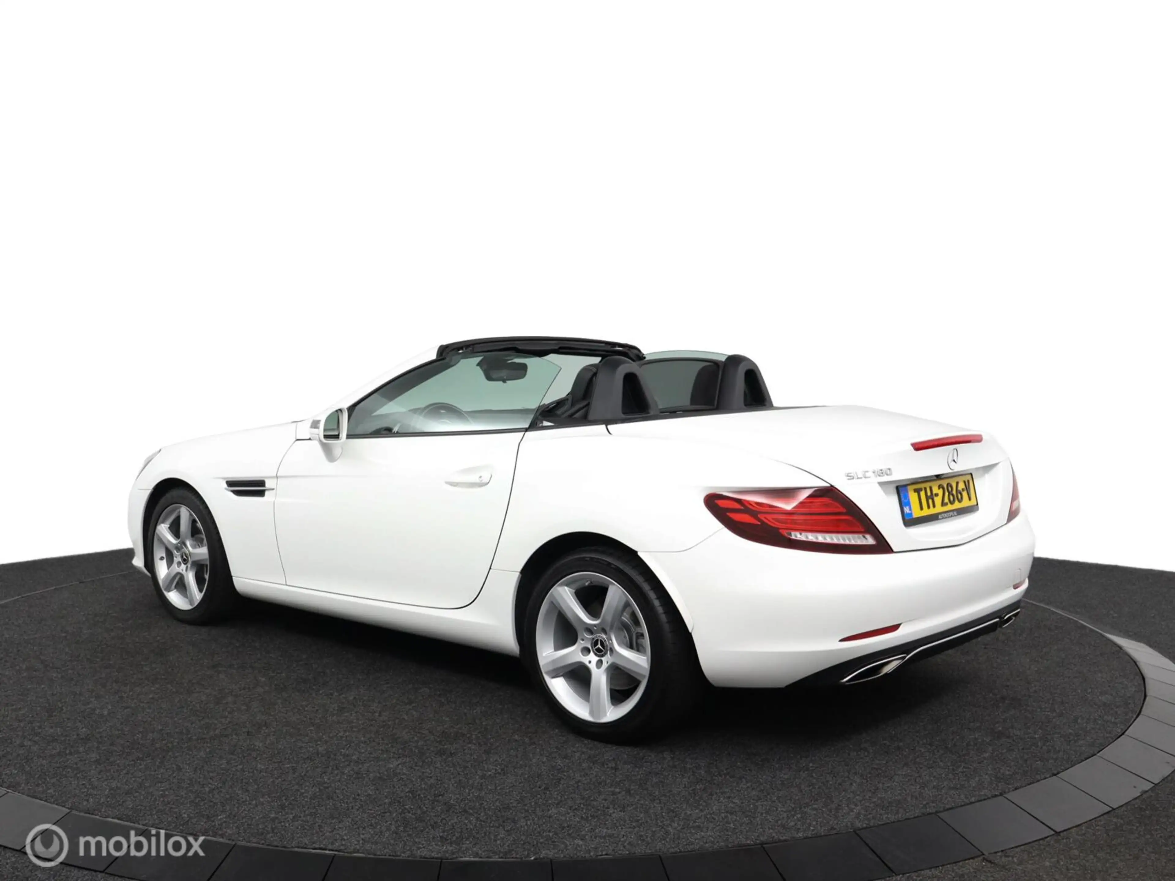 Mercedes-Benz SLC 180 RedArt Edition 157 PK | Uniek Handgeschakeld | 51 — photo 7