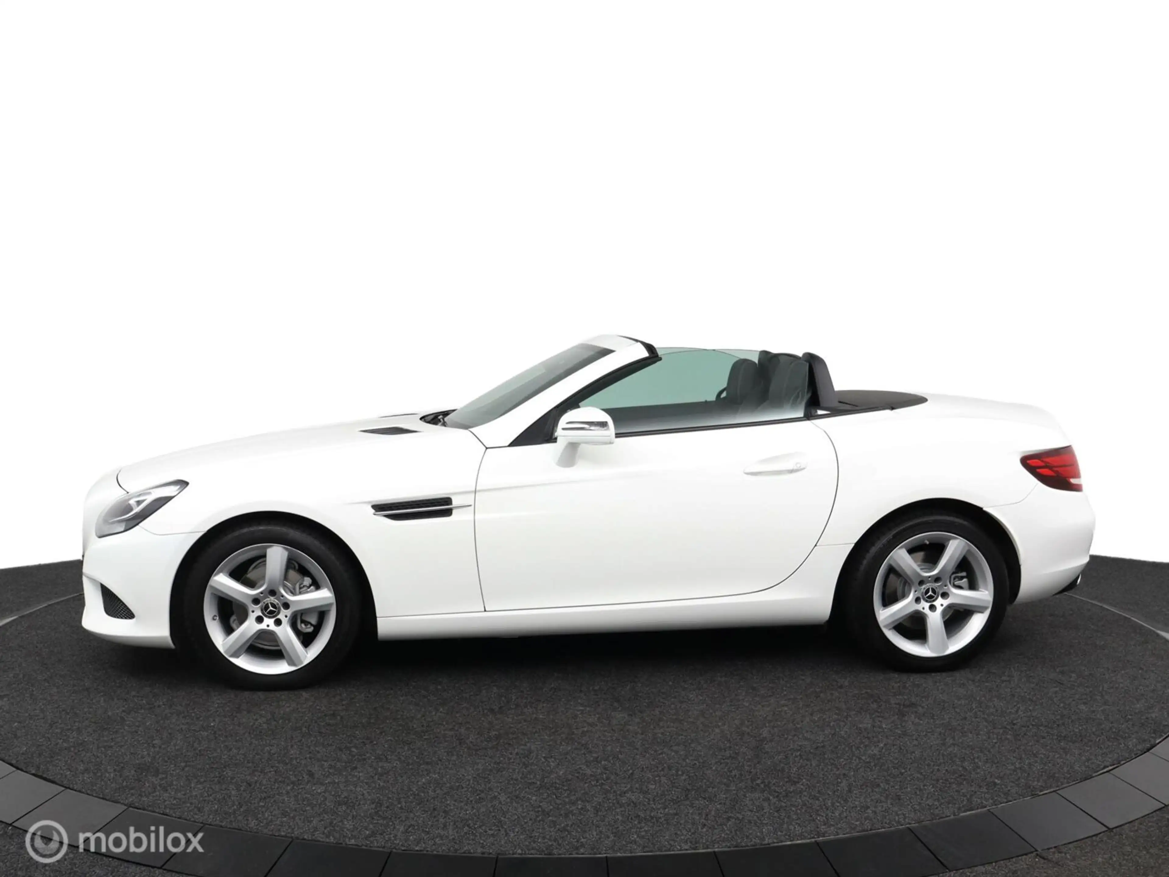Mercedes-Benz SLC 180 RedArt Edition 157 PK | Uniek Handgeschakeld | 51 — photo 8