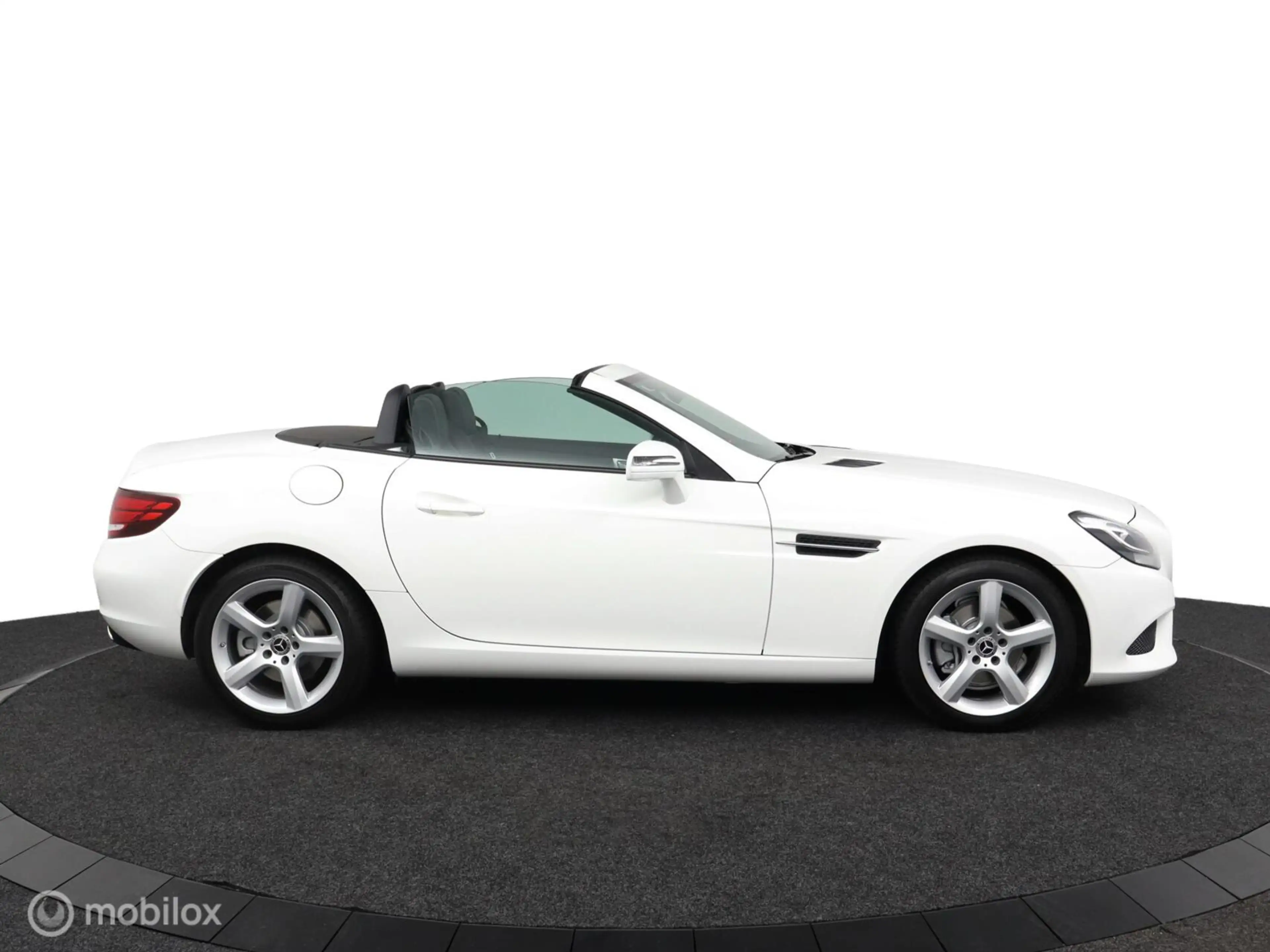 Mercedes-Benz SLC 180 RedArt Edition 157 PK | Uniek Handgeschakeld | 51 — photo 9