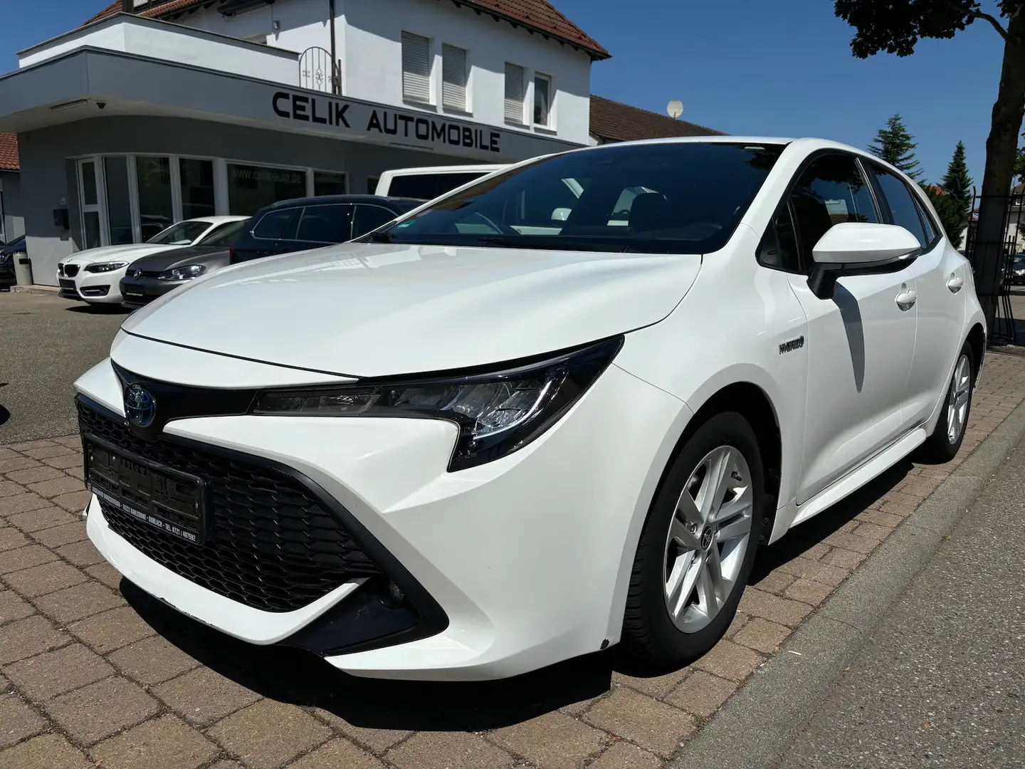 Toyota Corolla 1.8 Hybrid Business Edition Weiß - 1