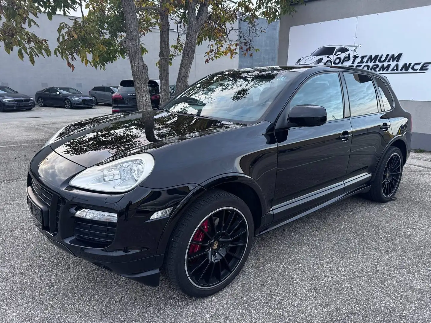Porsche Cayenne GTS Schwarz - 1