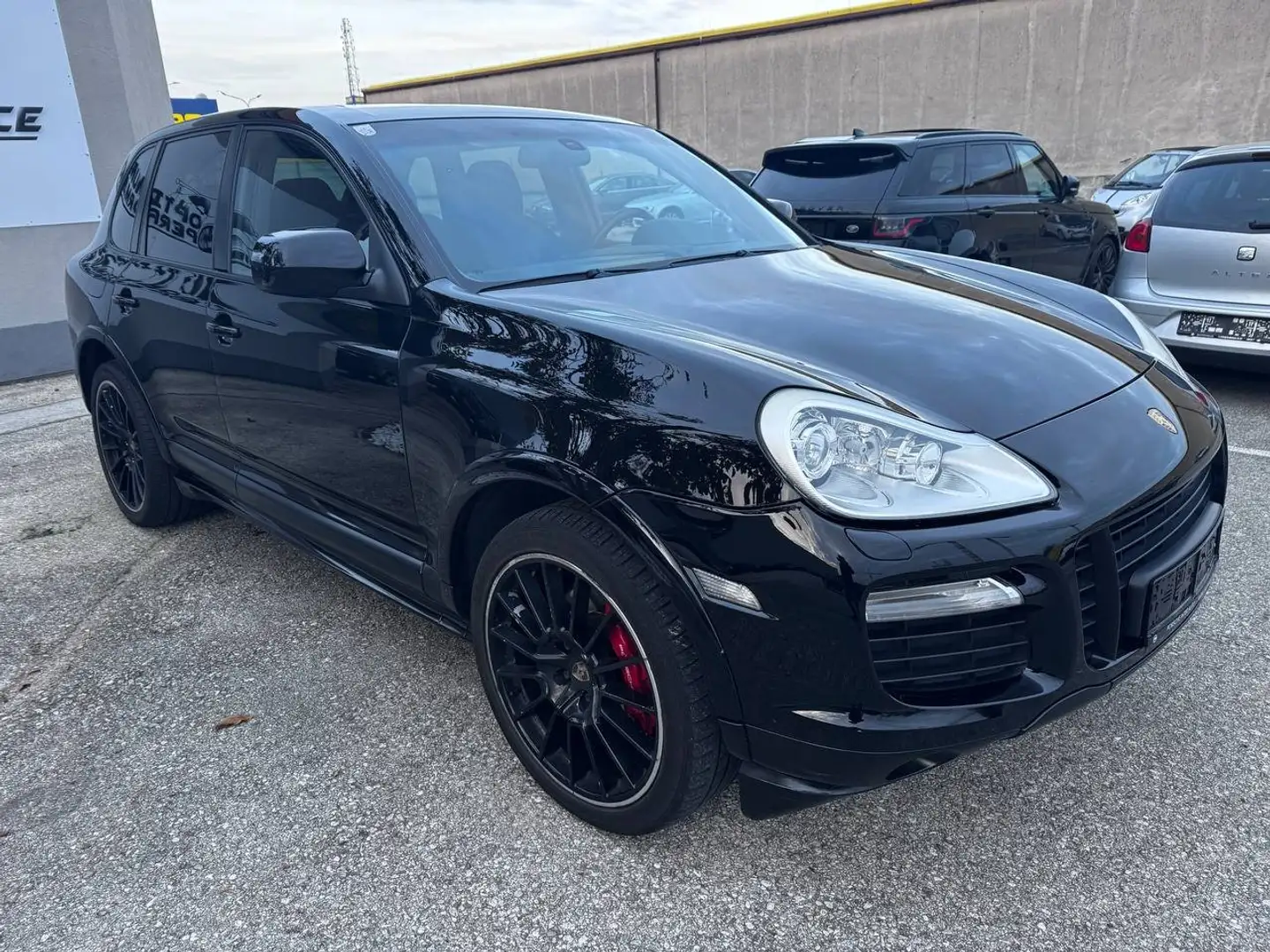 Porsche Cayenne GTS Schwarz - 2